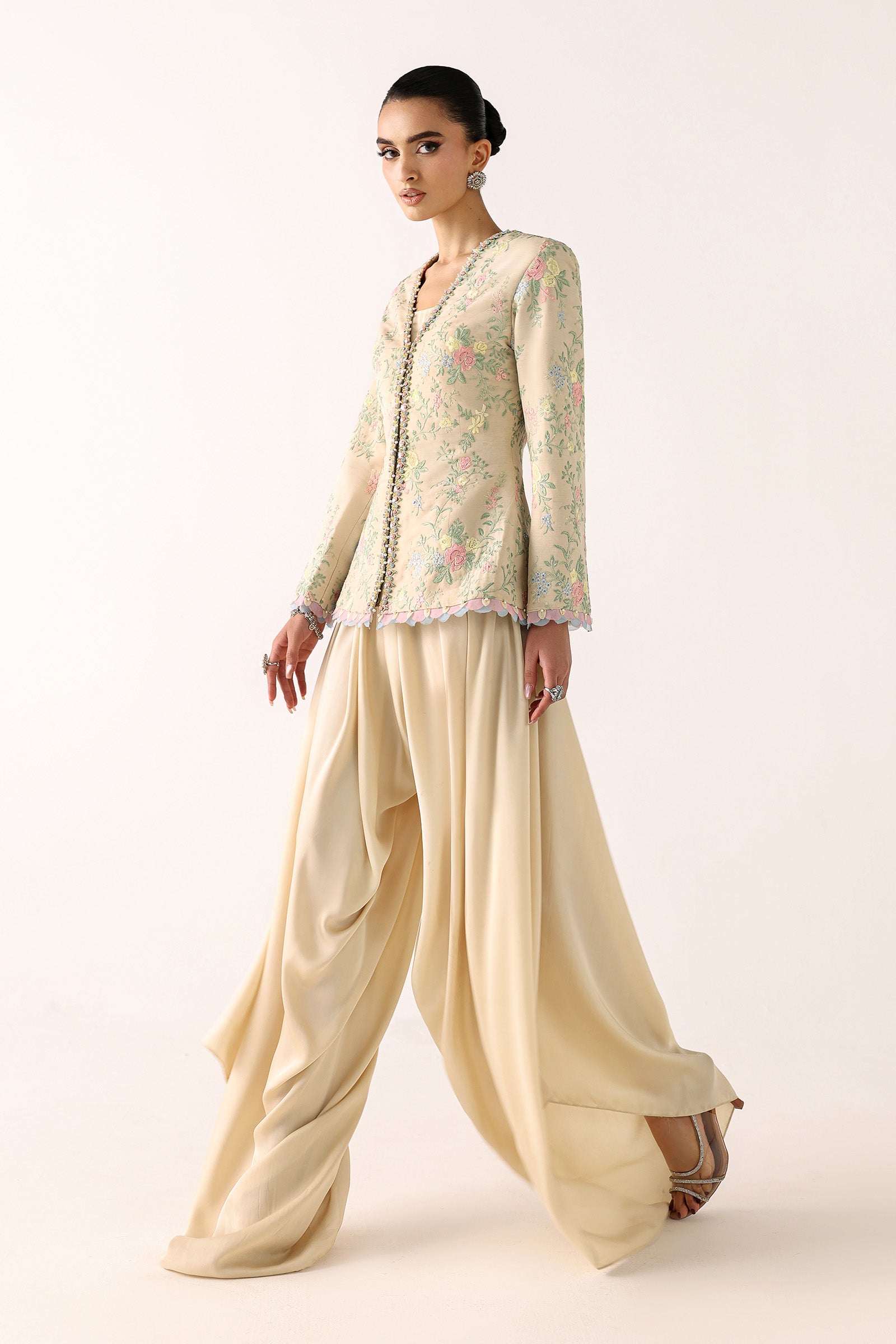 https://cdn.shopify.com/s/files/1/0620/8788/9062/files/LF1005FloralWhiteSide_C.jpg?v=1769520187