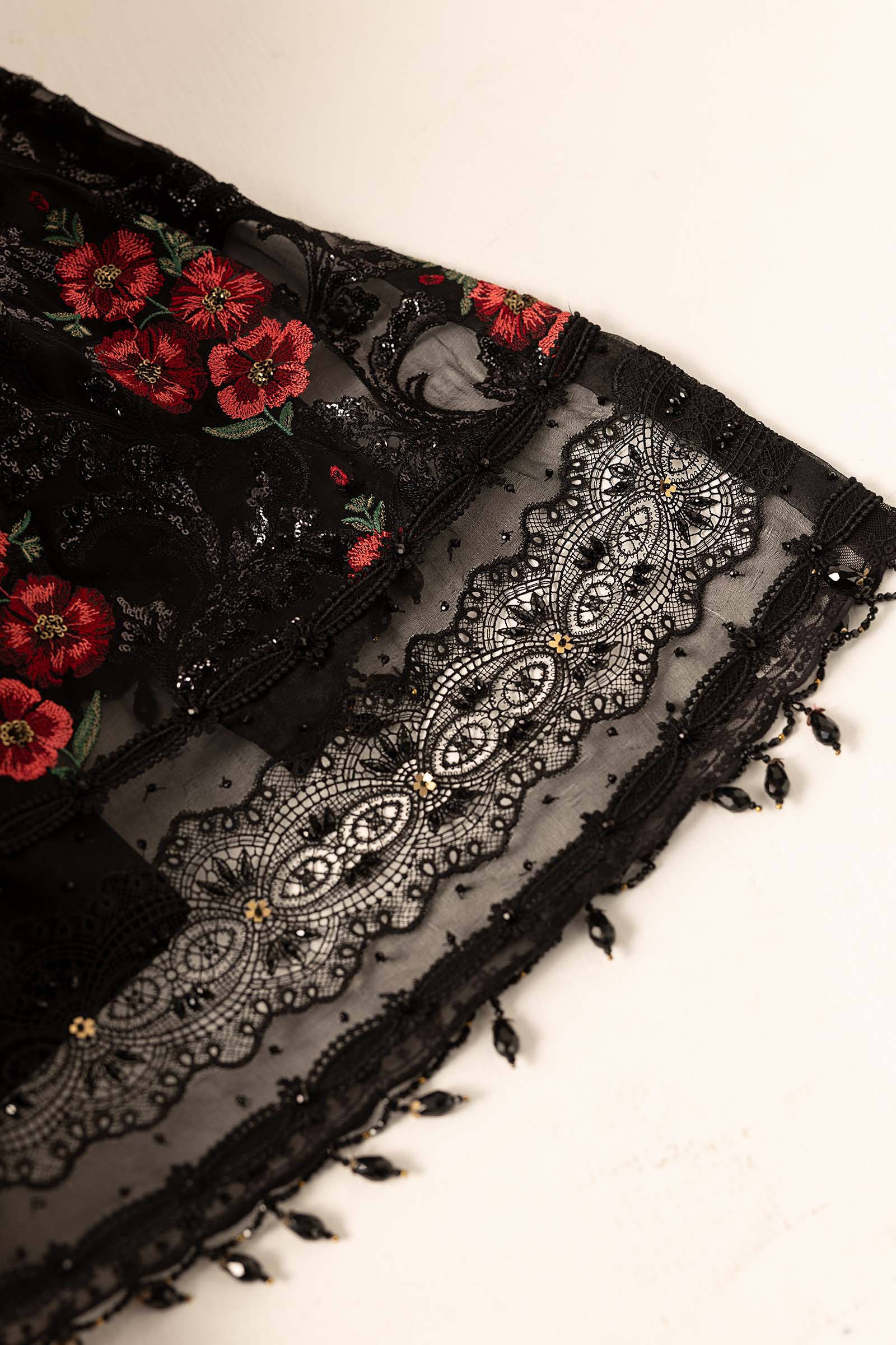 https://cdn.shopify.com/s/files/1/0620/8788/9062/files/LF1006BlackCloseup_G.jpg?v=1769520251