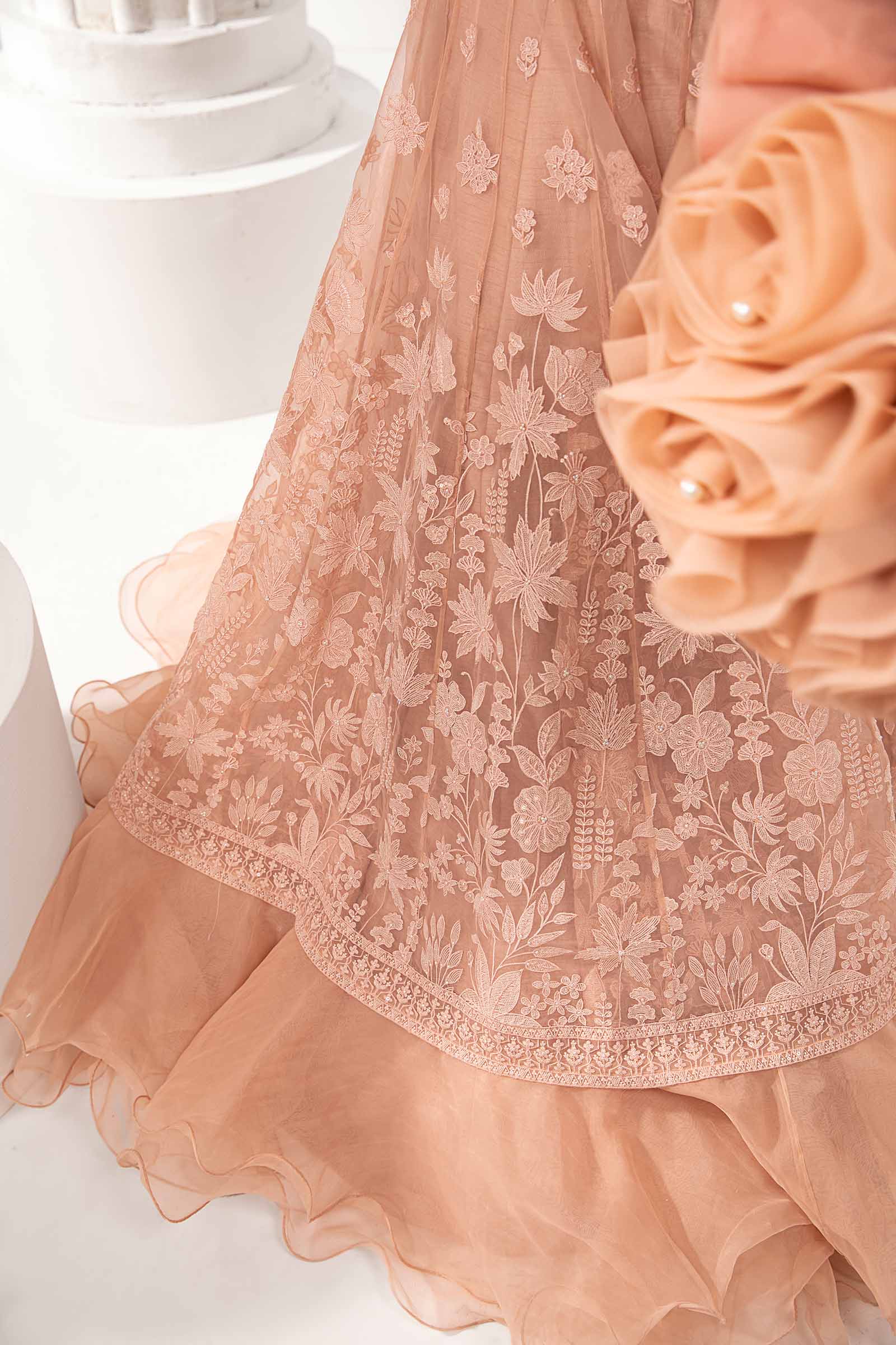 https://cdn.shopify.com/s/files/1/0620/8788/9062/files/LF710Closeup-6.jpg?v=1726143247