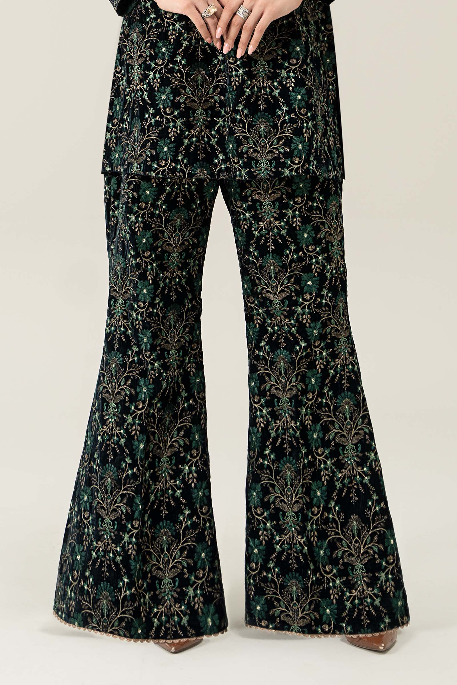 https://cdn.shopify.com/s/files/1/0620/8788/9062/files/LF733Closeup-3_S.jpg?v=1728627825