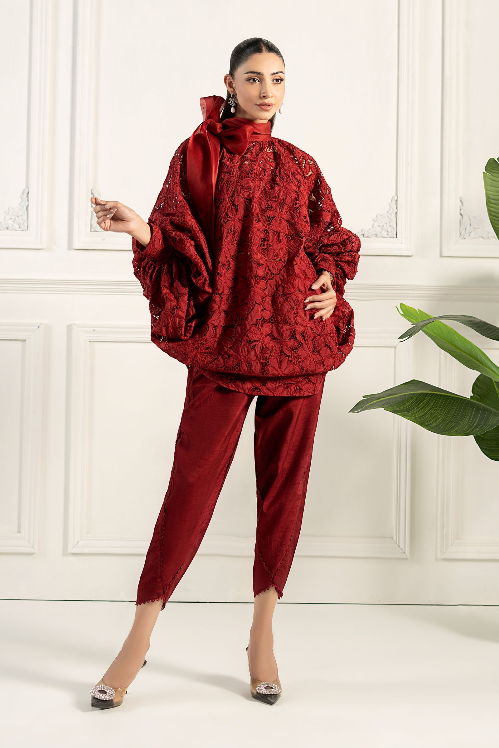 https://cdn.shopify.com/s/files/1/0620/8788/9062/files/LFCh02RedFront_A.jpg?v=1739001937
