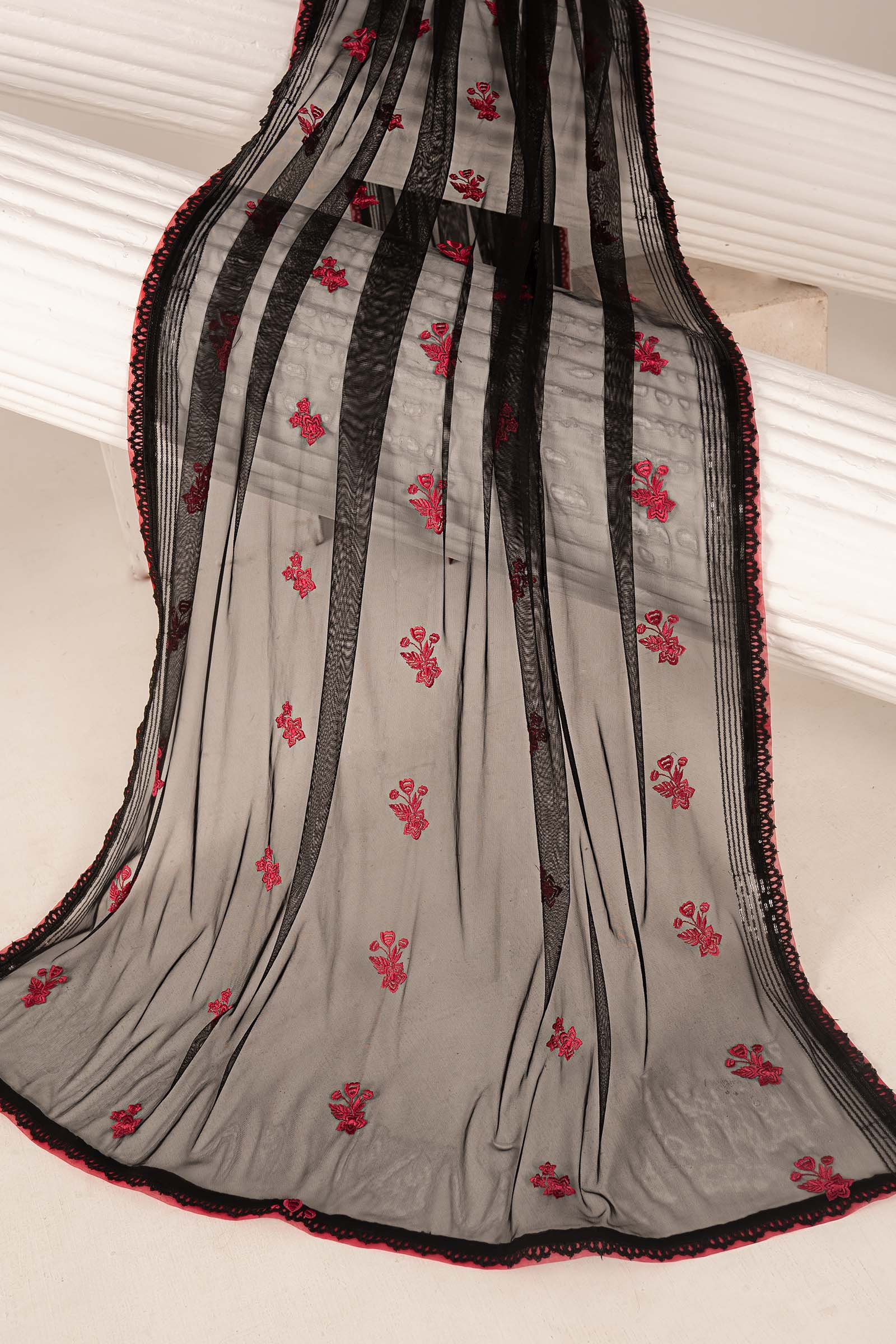 https://cdn.shopify.com/s/files/1/0620/8788/9062/files/LF_1001_Black_Dupatta.jpg?v=1771659985