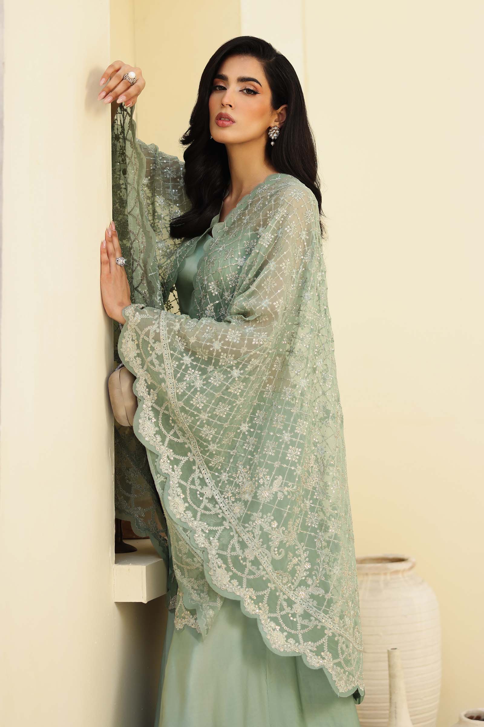 https://cdn.shopify.com/s/files/1/0620/8788/9062/files/LF_820_S_Pistahio_Chiffon_Closeup_E.jpg?v=1742457143