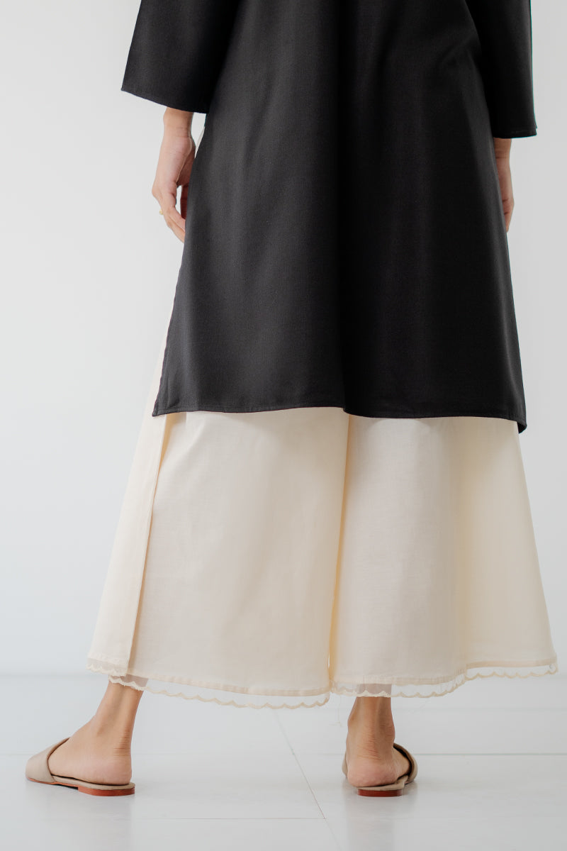Scallop pants