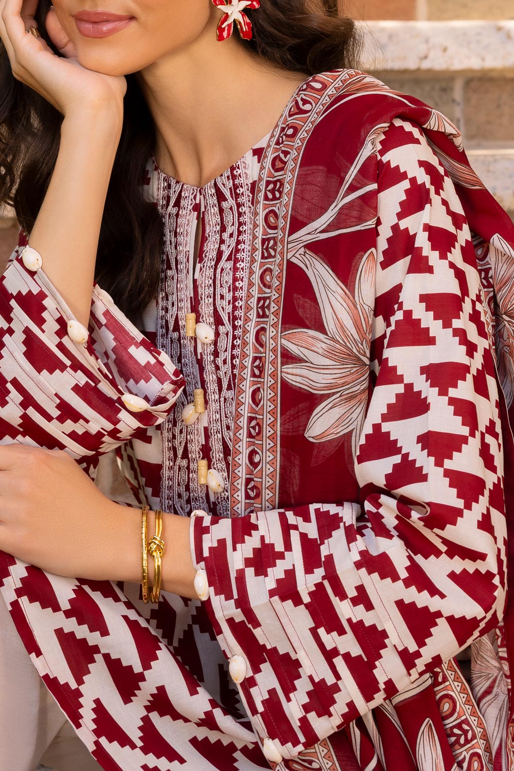 3 Piece Printed Lawn suit with Embroidered Organza Neckline
