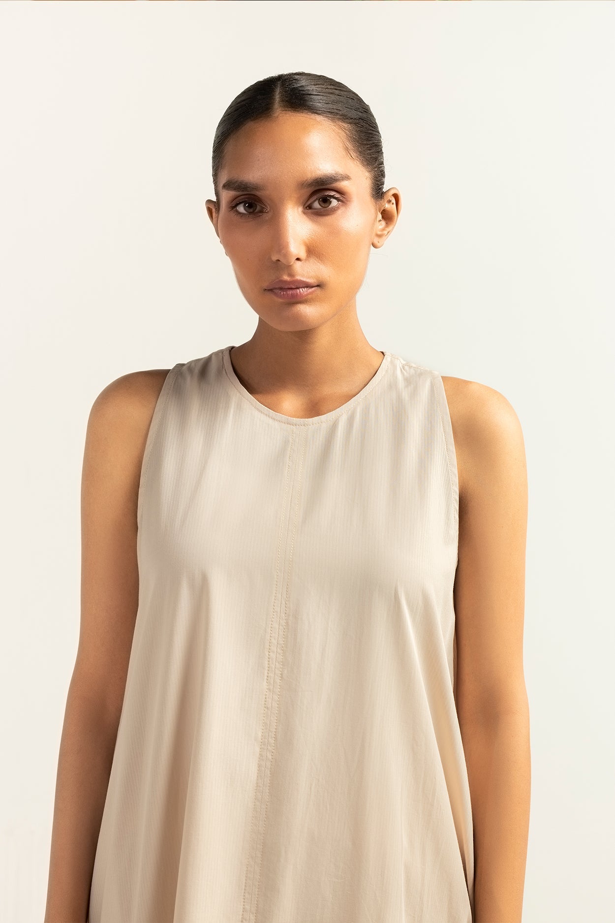 https://cdn.shopify.com/s/files/1/0663/9616/0233/files/Liana_5_413b6d3e-0dab-46ca-b369-78cc11764186.jpg?v=1755801097