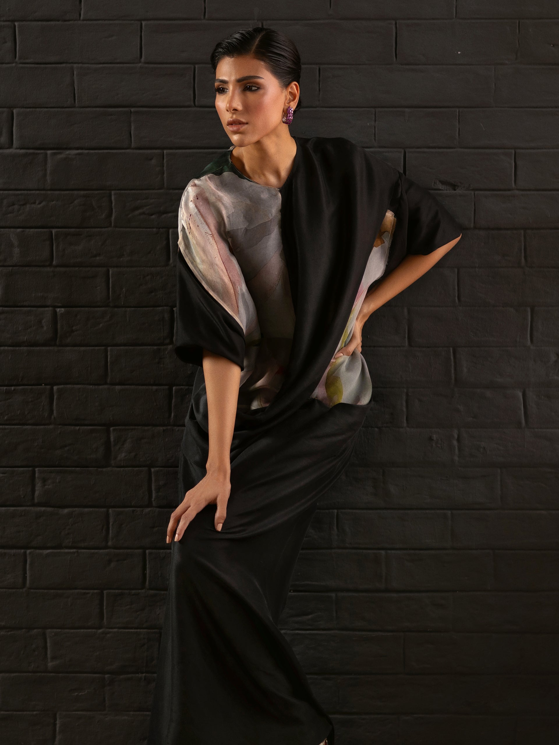 https://cdn.shopify.com/s/files/1/0768/4872/6205/files/Luca-Black-1.jpg?v=1777666404