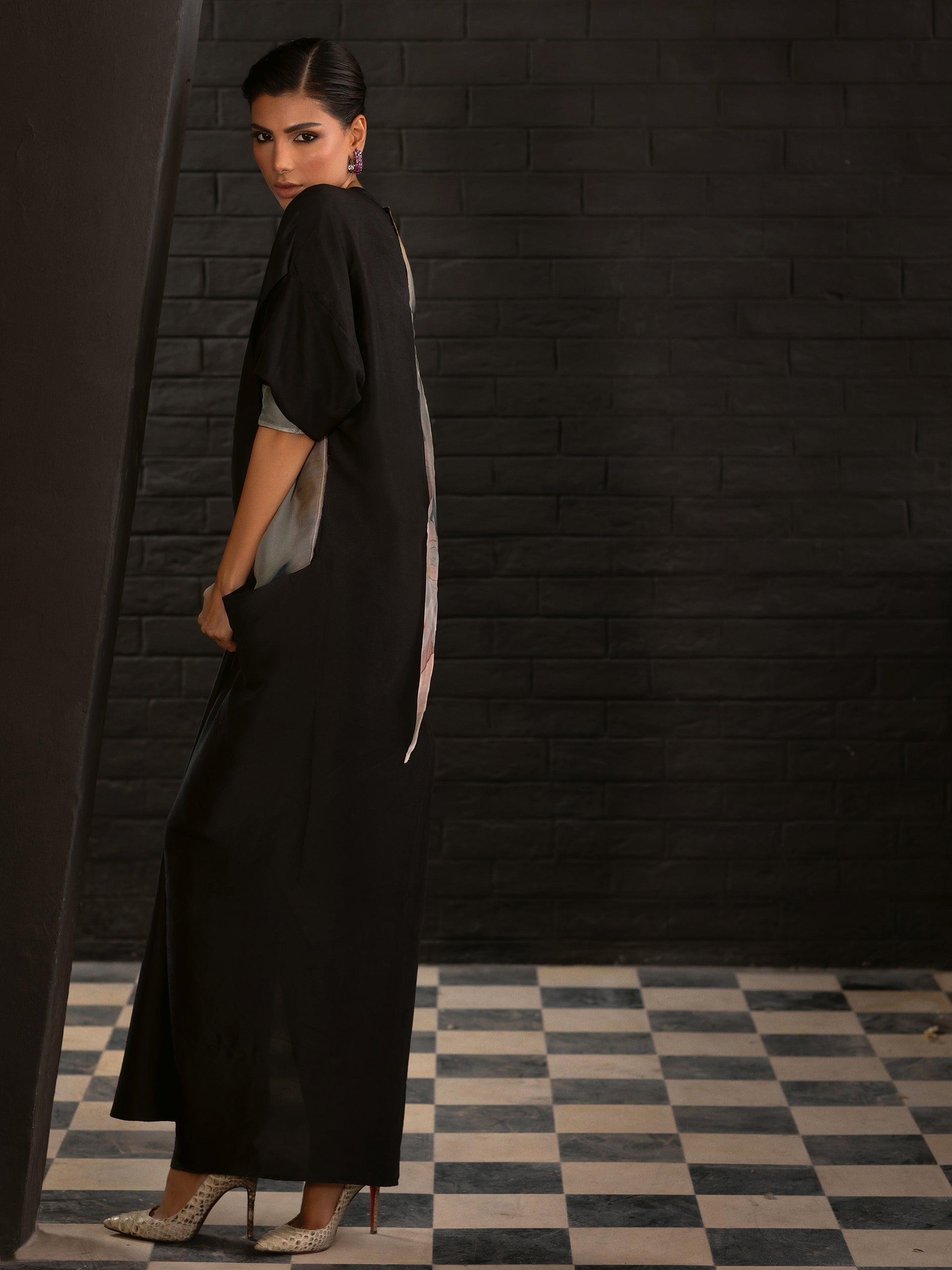 https://cdn.shopify.com/s/files/1/0768/4872/6205/files/Luca-Black-3.jpg?v=1777666404