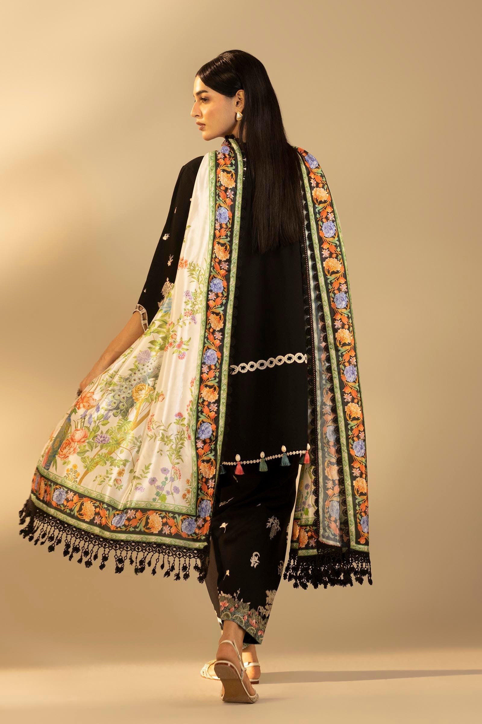 Unstitched Embroidered 3 Piece Muzlin Suit