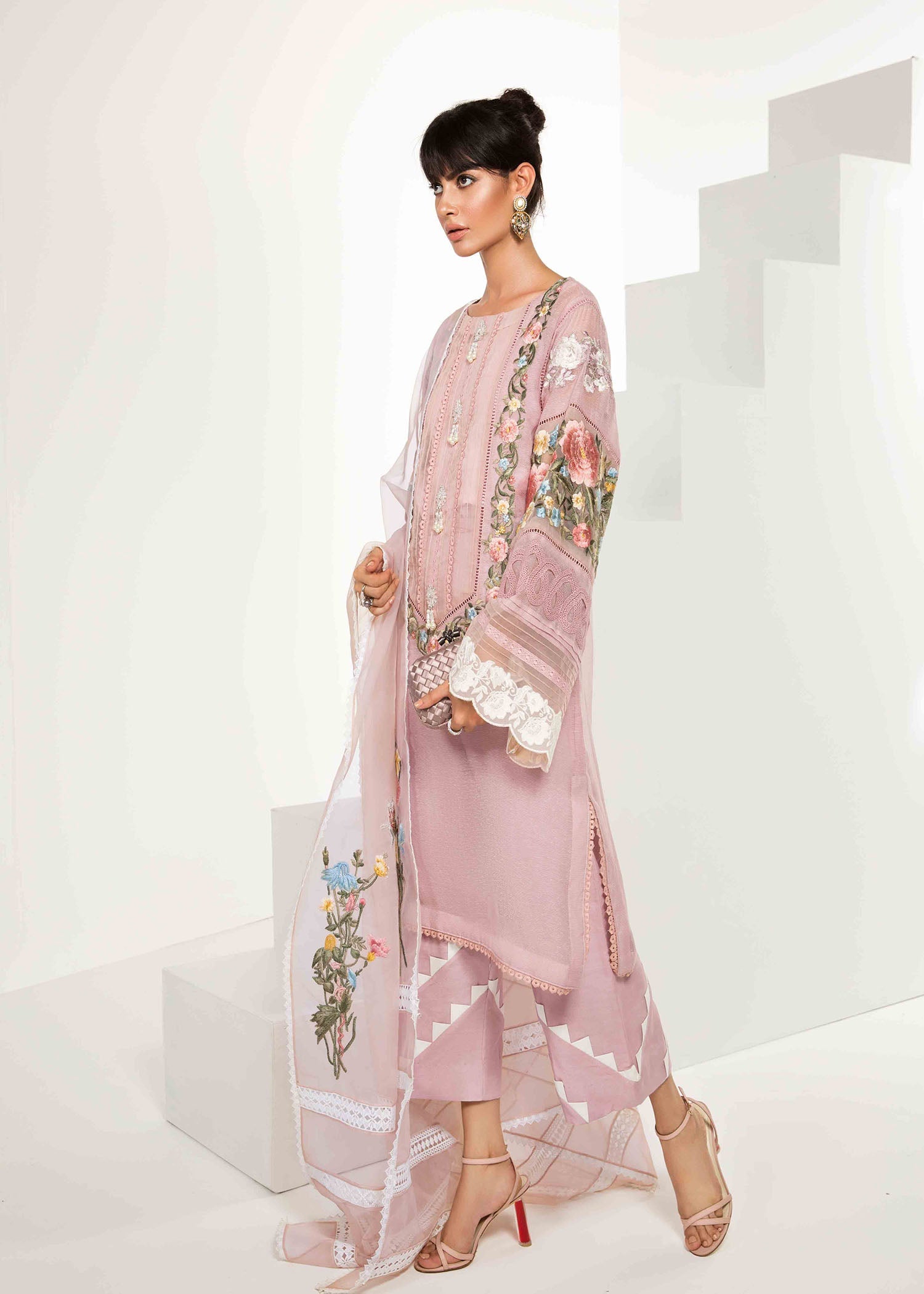 https://cdn.shopify.com/s/files/1/1625/9005/products/MANTRARESIZE5159A6533.jpg?v=1593787745