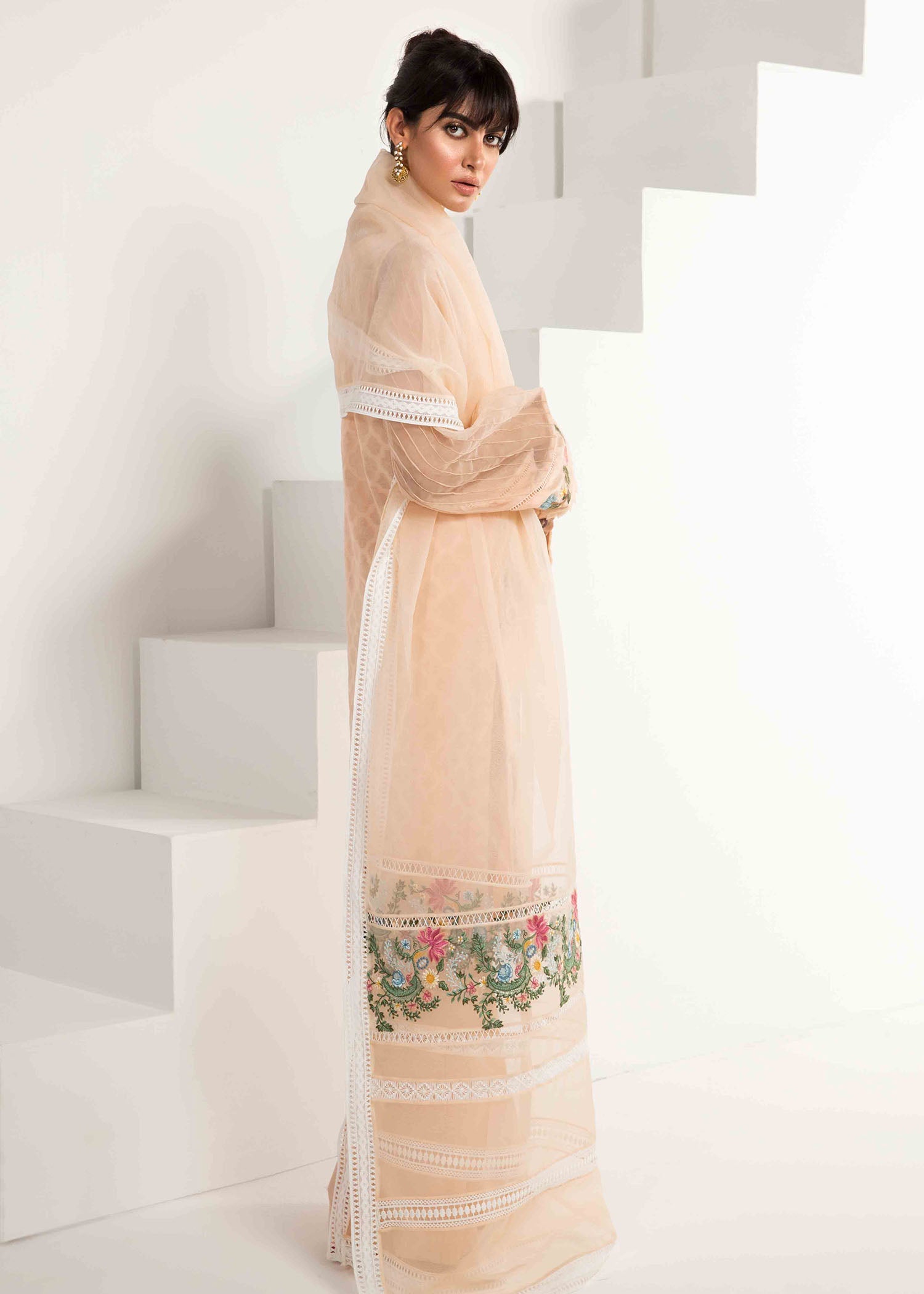 https://cdn.shopify.com/s/files/1/1625/9005/products/MANTRARESIZE5159A6620.jpg?v=1593787870