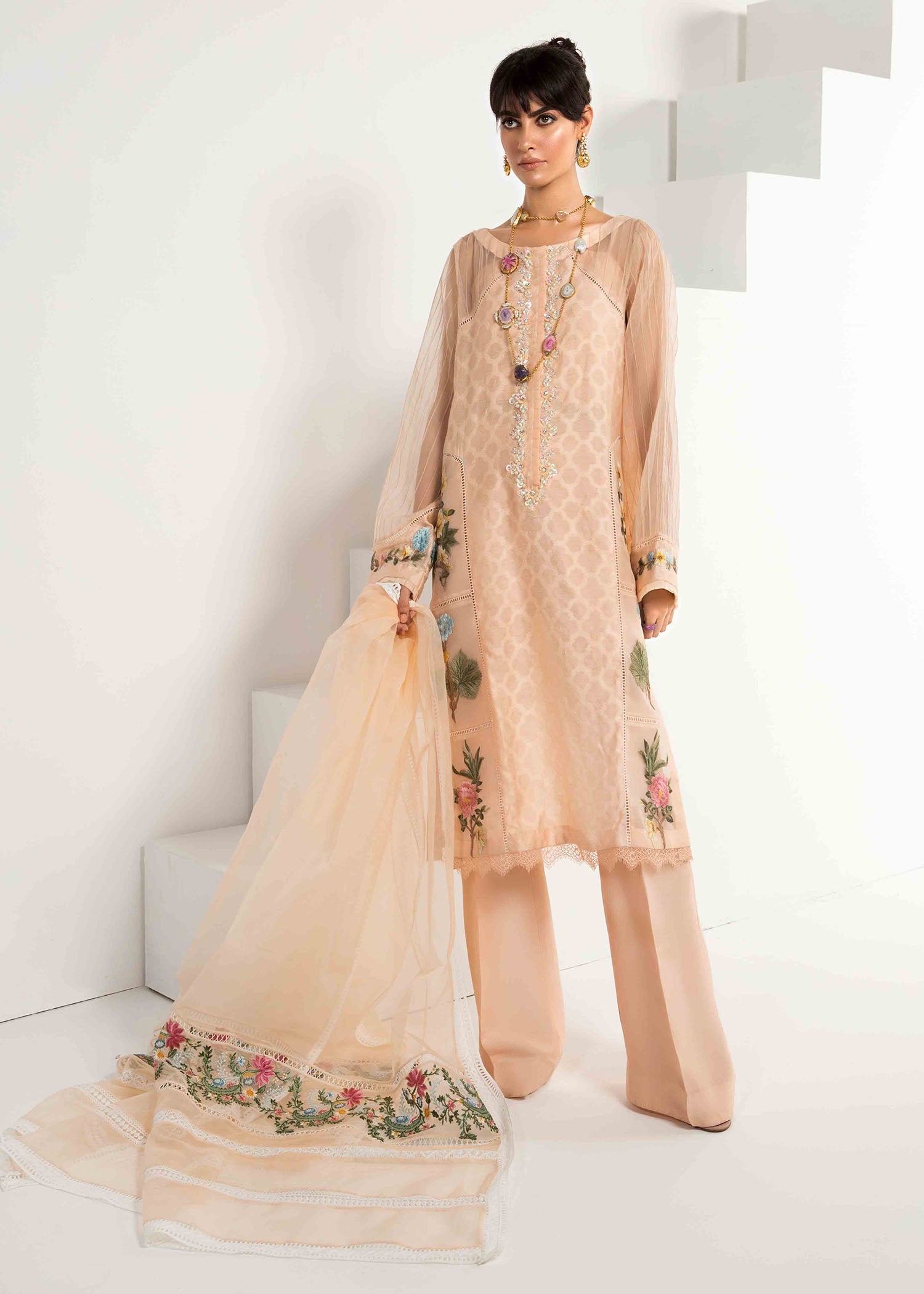 https://cdn.shopify.com/s/files/1/1625/9005/products/MANTRARESIZE5159A6626.jpg?v=1593787870