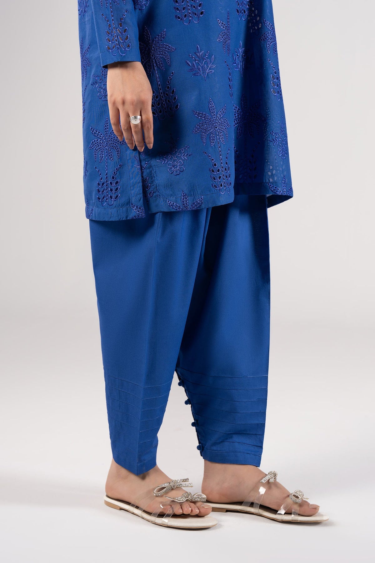 2 Pc Embroidered Lawn Suit - MBC119A-ESM-EBU