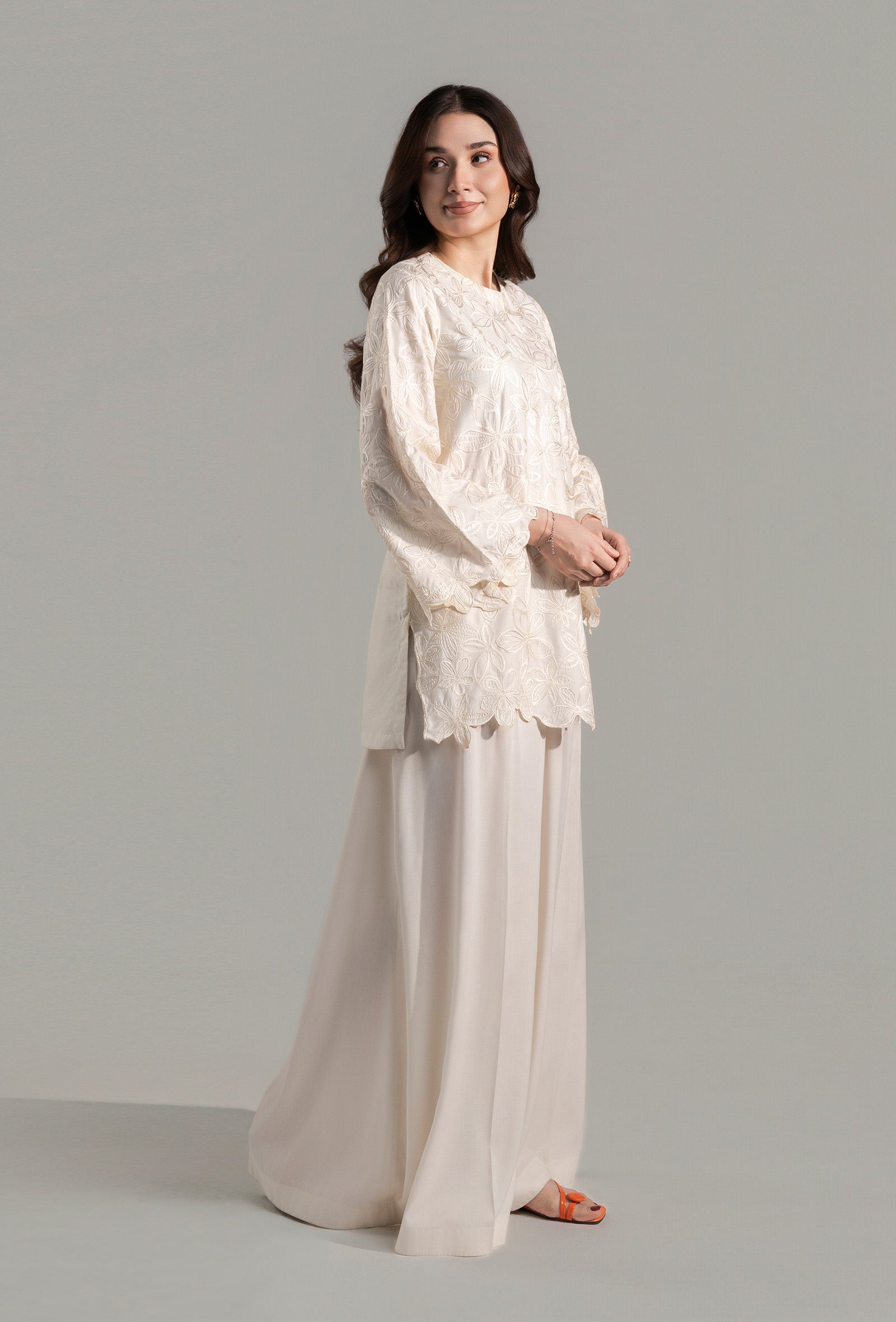 2 Pc Embroidered Arabic Lawn Suit