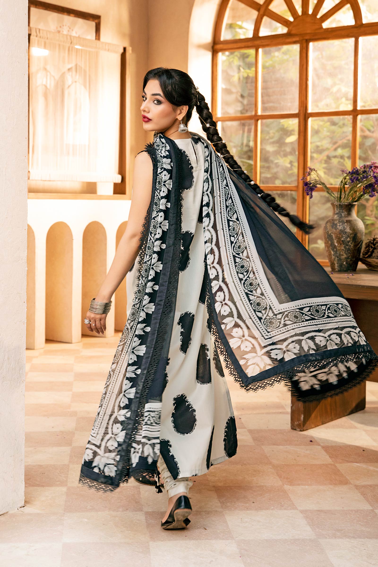 3 Pc Unstitched Embroidered Slub Lawn Suit | MB-CUS25-911B