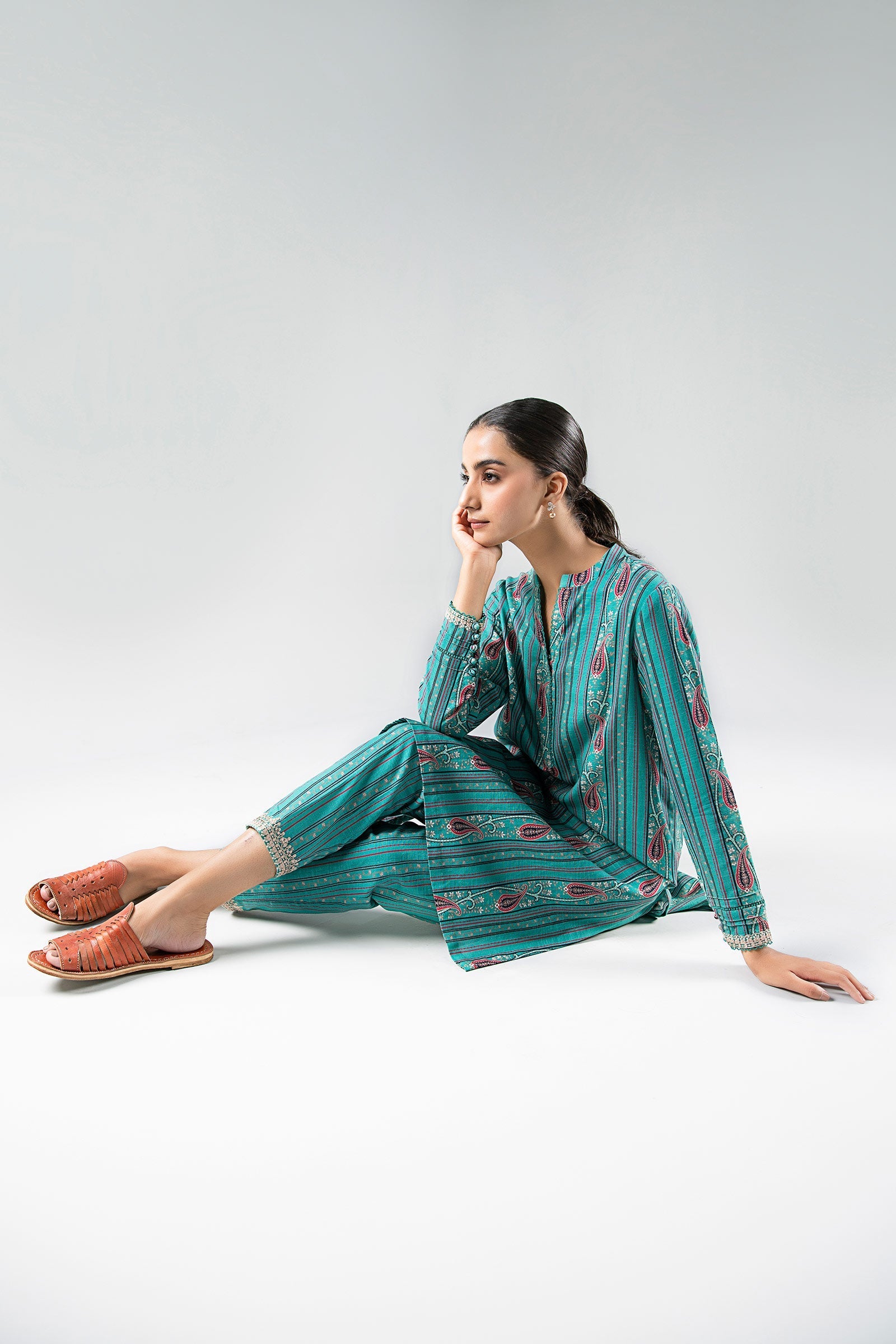 2 Pc Printed Khaddar Suit