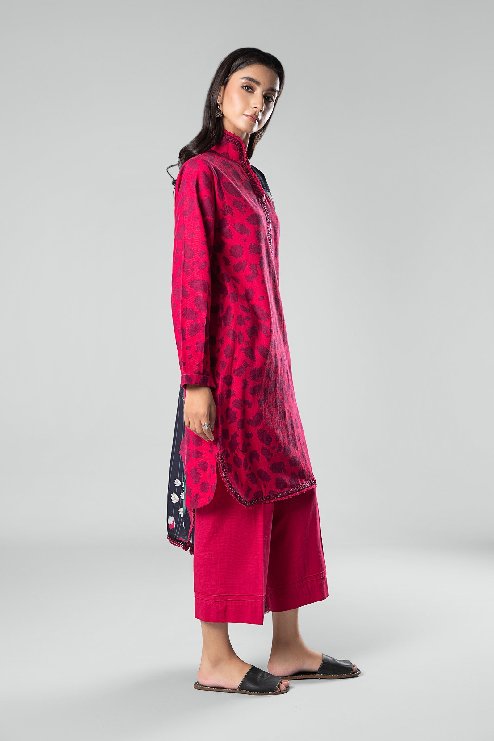3 Pc Printed Khaddar Suit