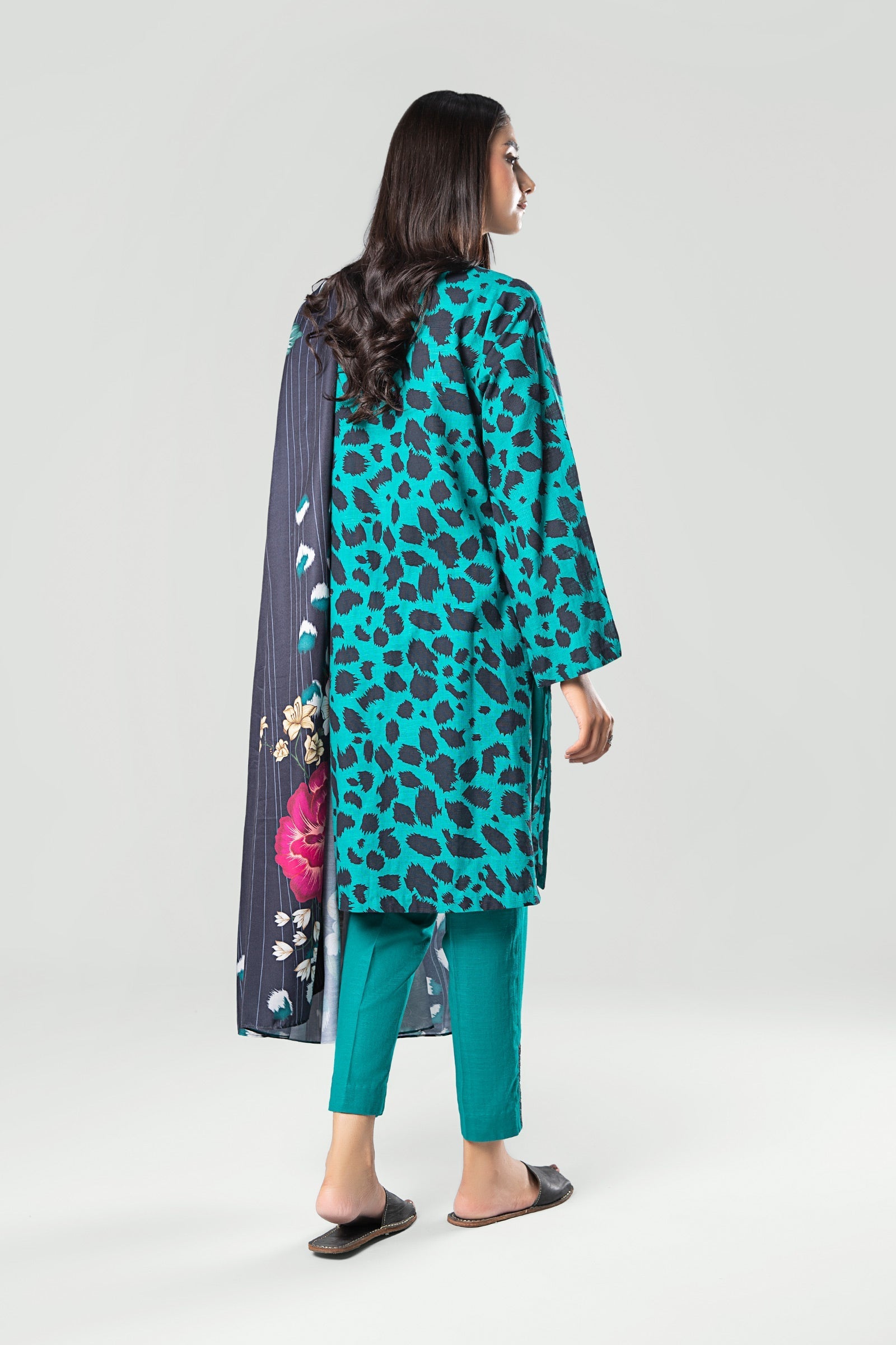 3 Pc Printed Khaddar Suit