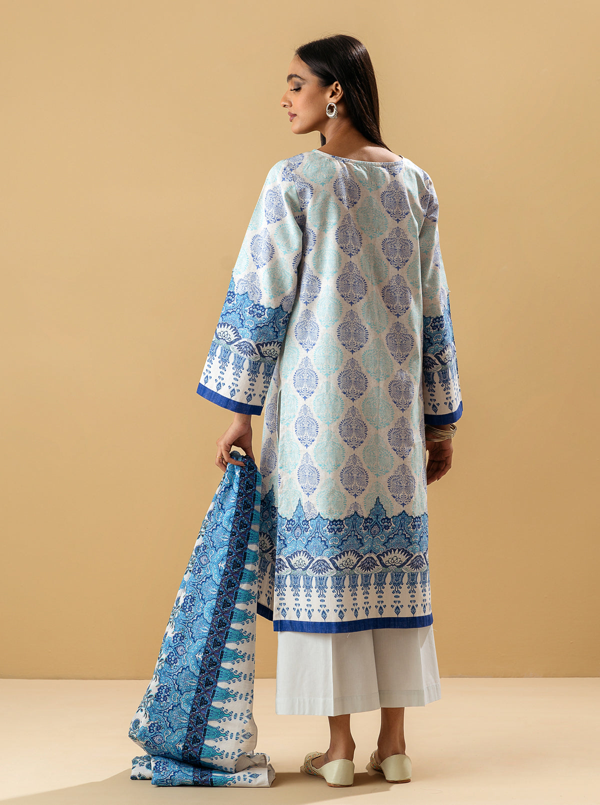 3 Piece - Embroidered Khaddar Suit - Earthy Toile
