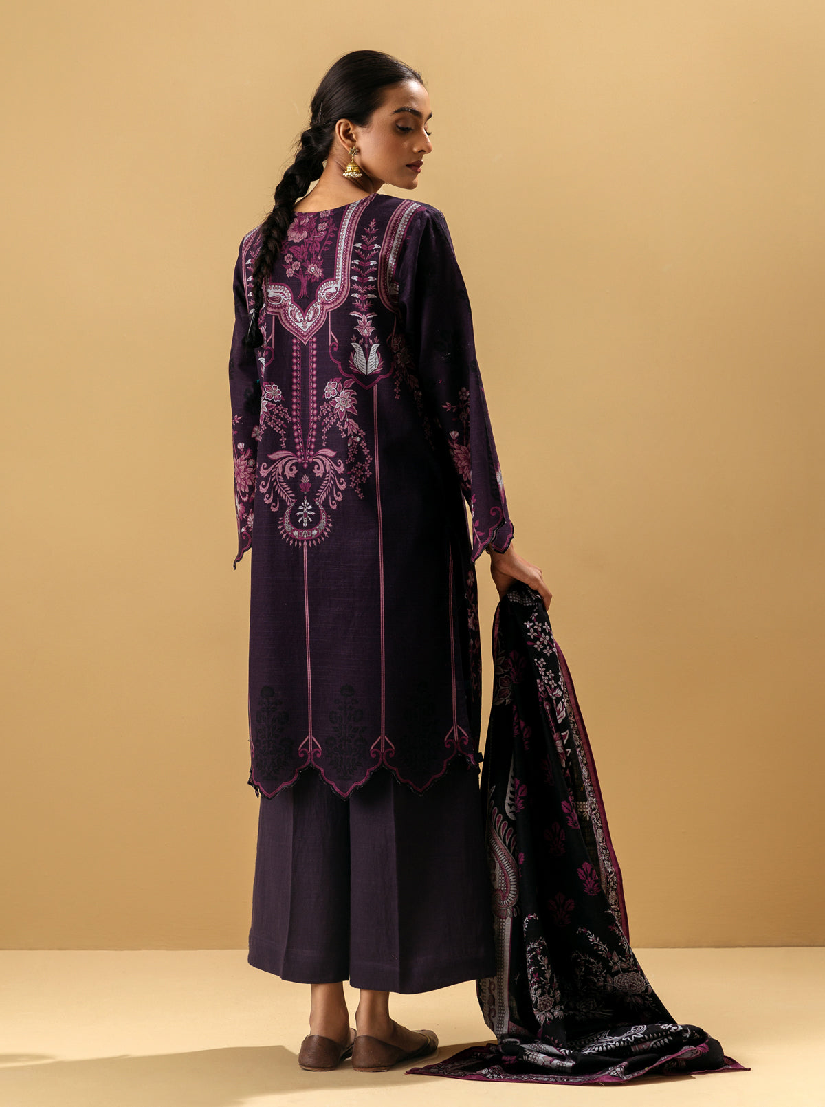 3 Piece - Embroidered Khaddar Suit - Plam Flora