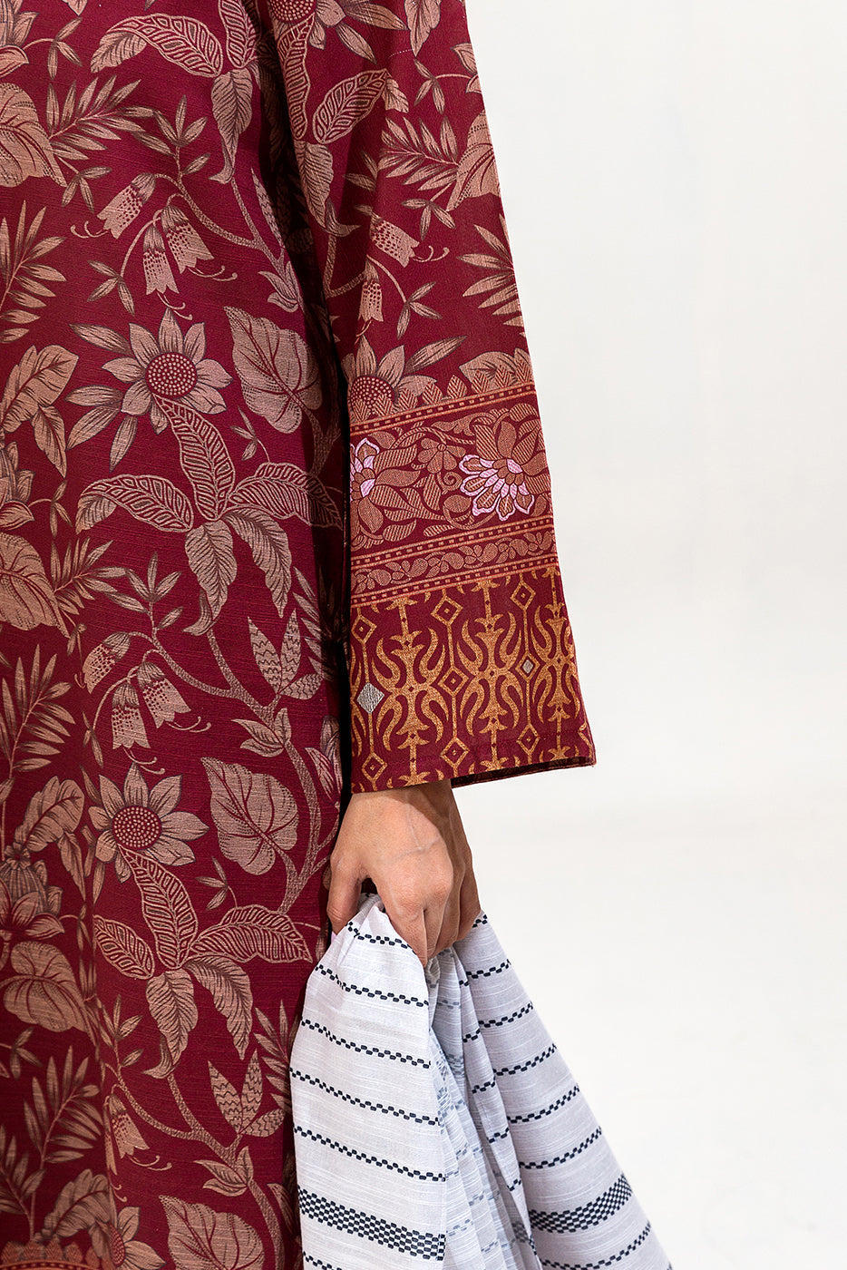 3 Piece Printed Khaddar Suit-Regal Radiance (Unstitched)