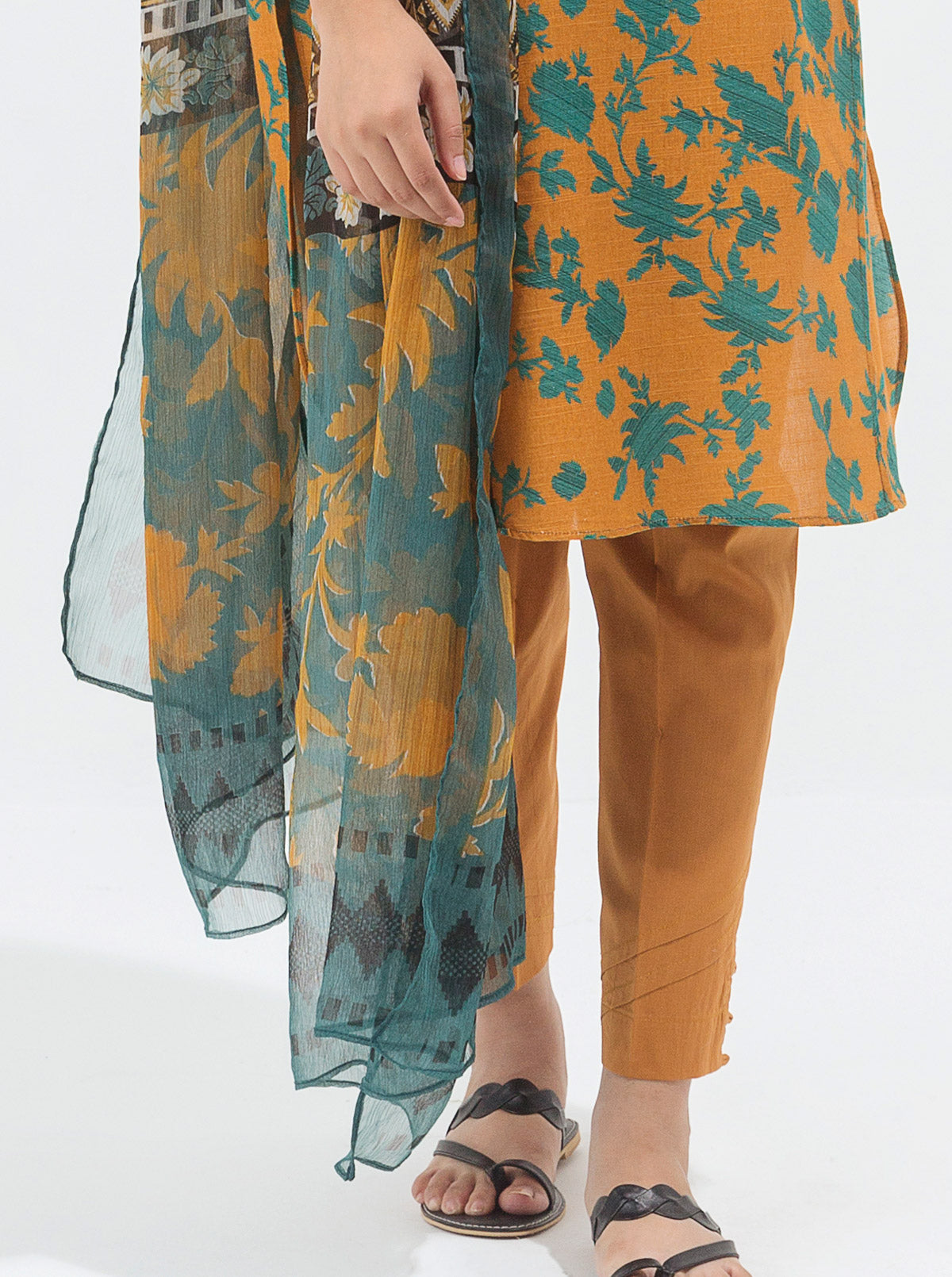 3 Piece - Printed Khaddar Suit - Mystique Bloom