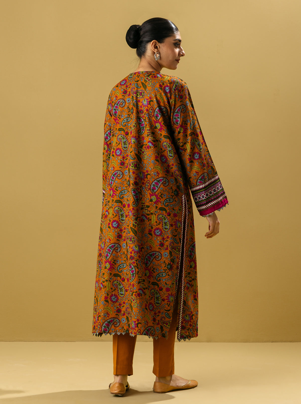 2 Piece - Printed Khaddar Suit - Straw Harrest