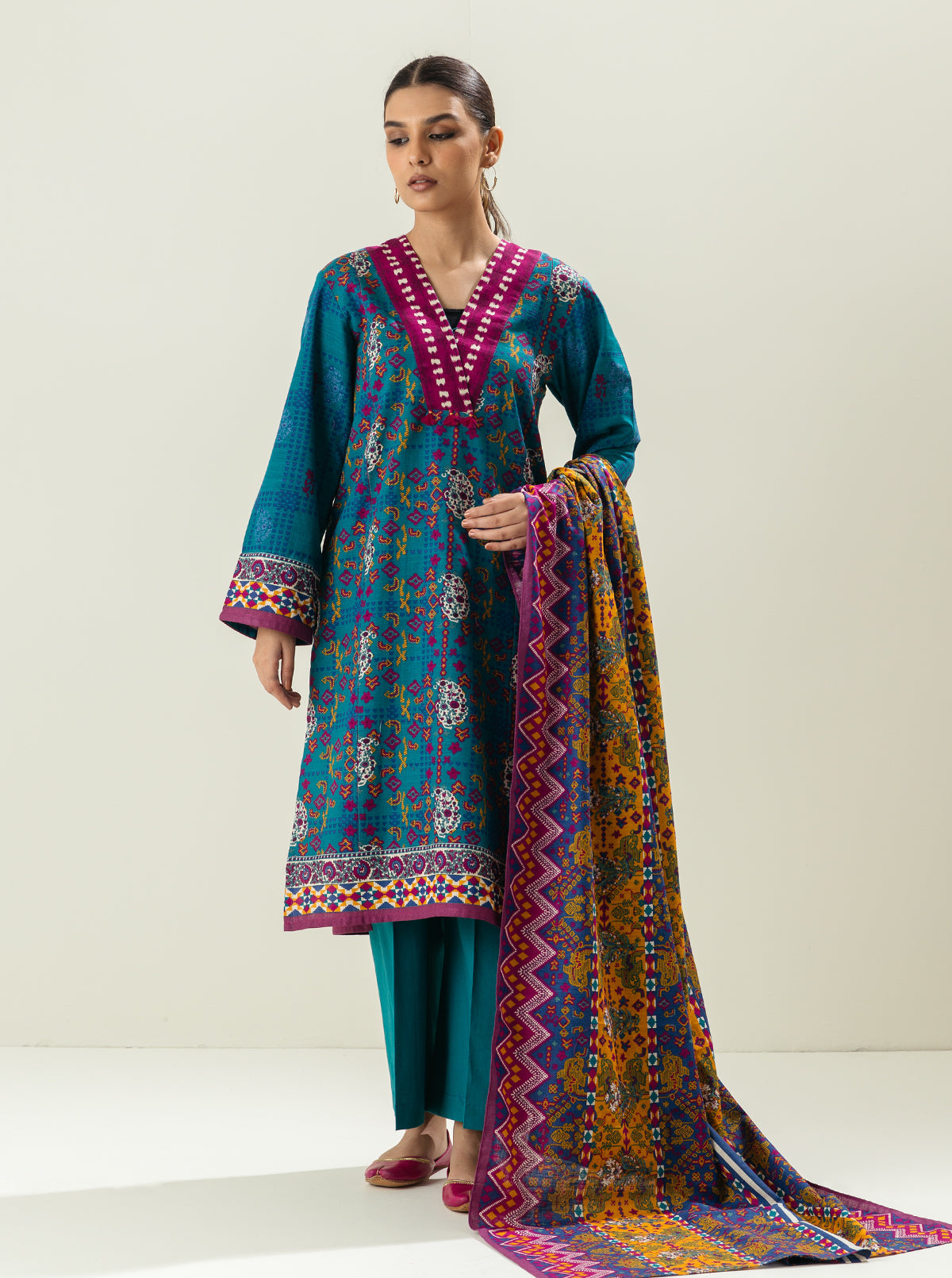 3 Piece - Printed Khaddar Suit - Cascades