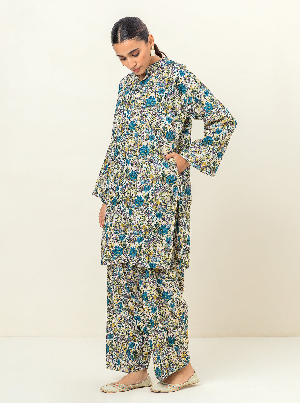 2 Piece - Printed Khaddar Suit - Botanical Beauty