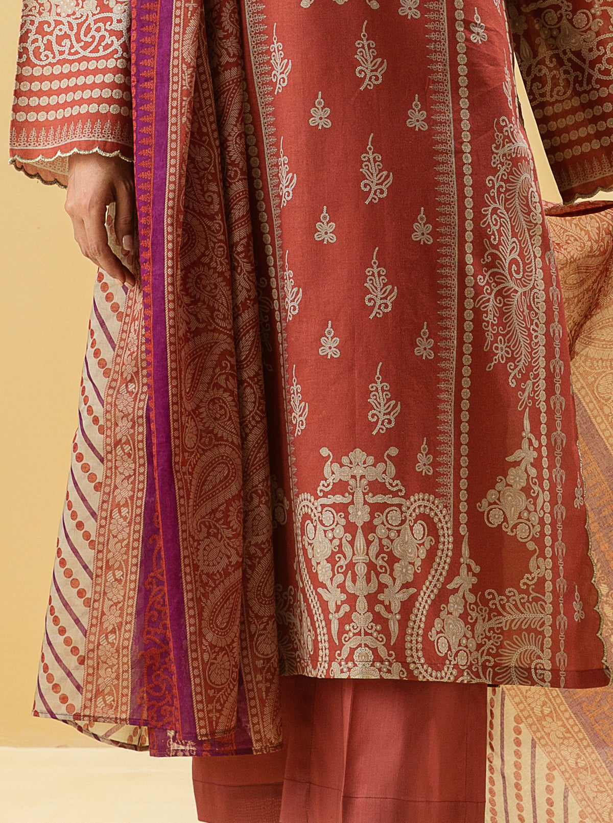 3 PIECE - PRINTED LAWN SUIT - DELICATE DECO