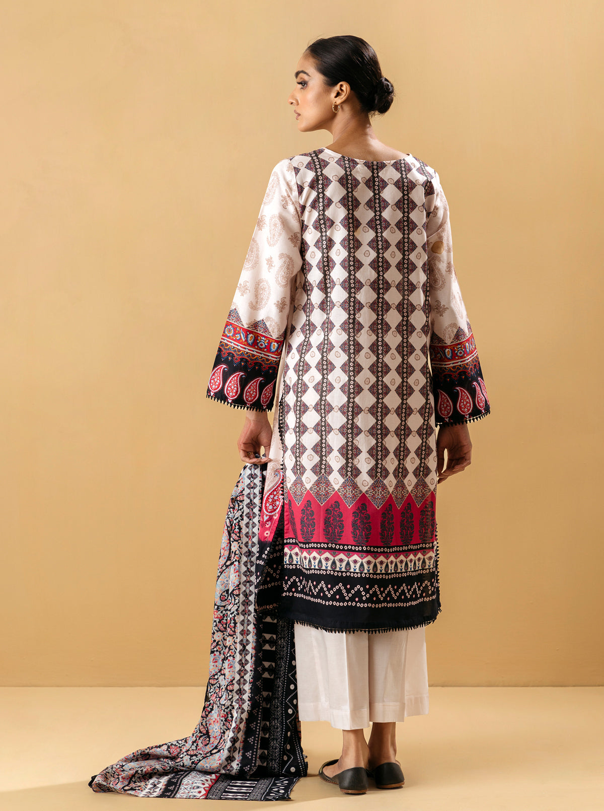 3 PIECE - EMBROIDERED LAWN SUIT - DIVINE GLEAMMB4S22U40-O-WHITE-2000000203480-3PC