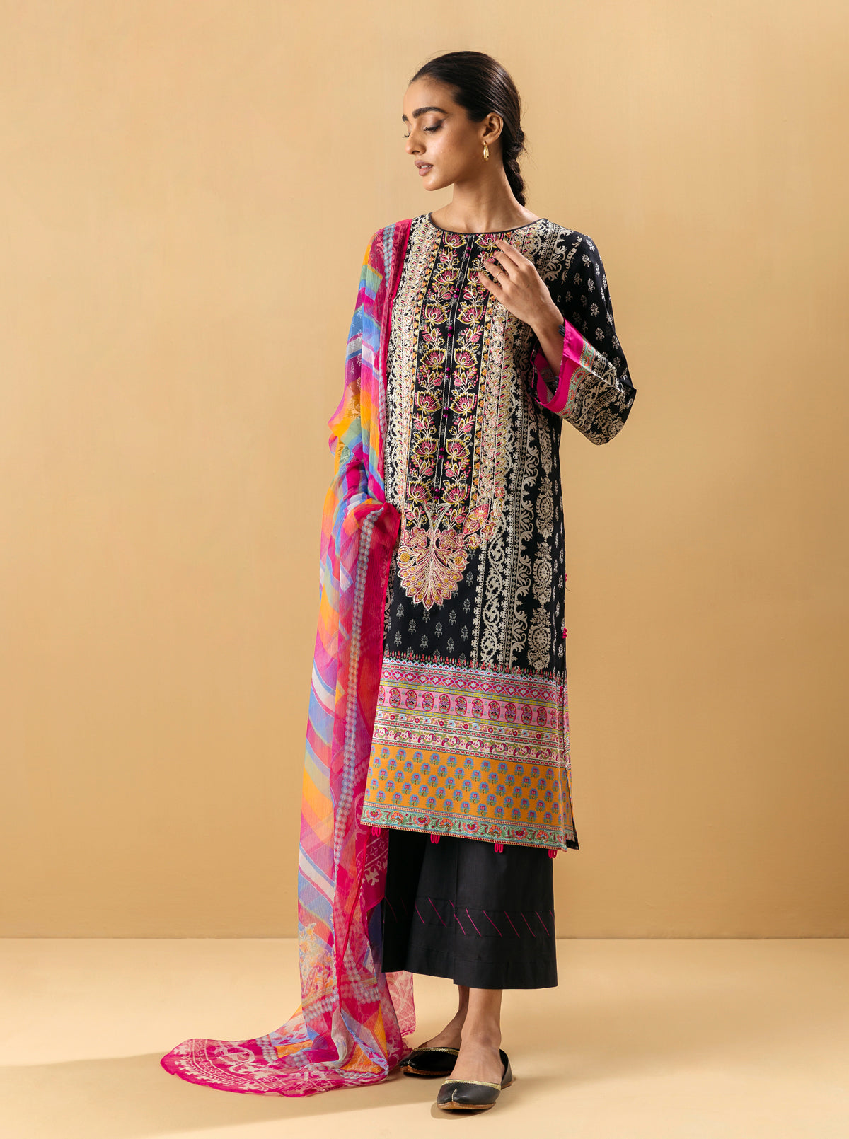 3 PIECE - EMBROIDERED LAWN SUIT - GYPSY GEMSMB4S22U52-BLACK-2000000203484-3PC