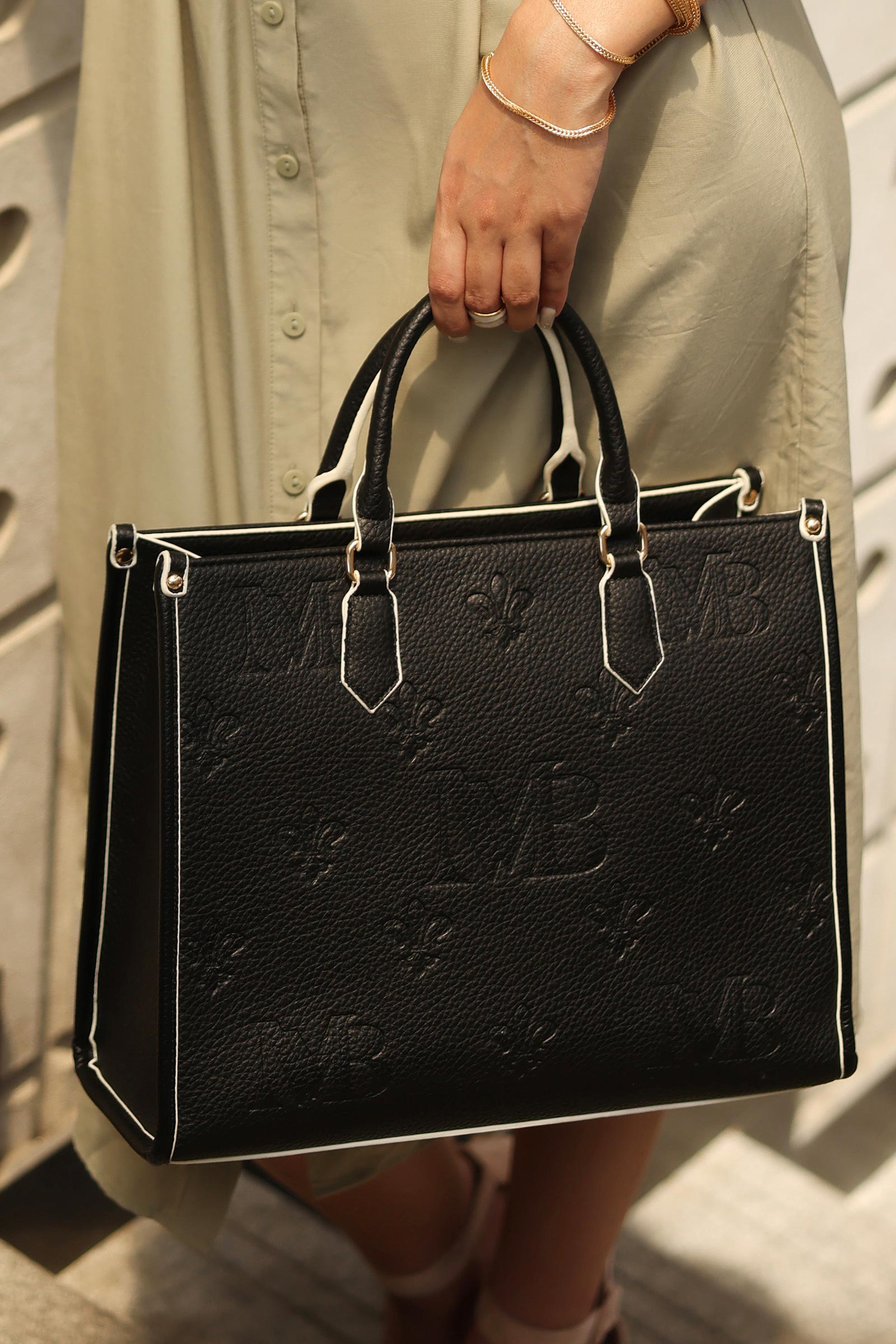 https://cdn.shopify.com/s/files/1/0620/8788/9062/files/MBG-S25-07_Black_-1.jpg?v=1746540680