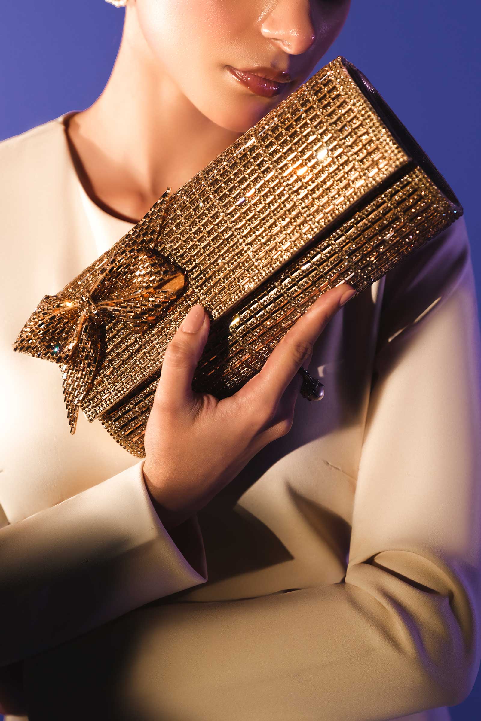 https://cdn.shopify.com/s/files/1/0620/8788/9062/files/MBG-W24-01GoldFront_A.jpg?v=1731584312