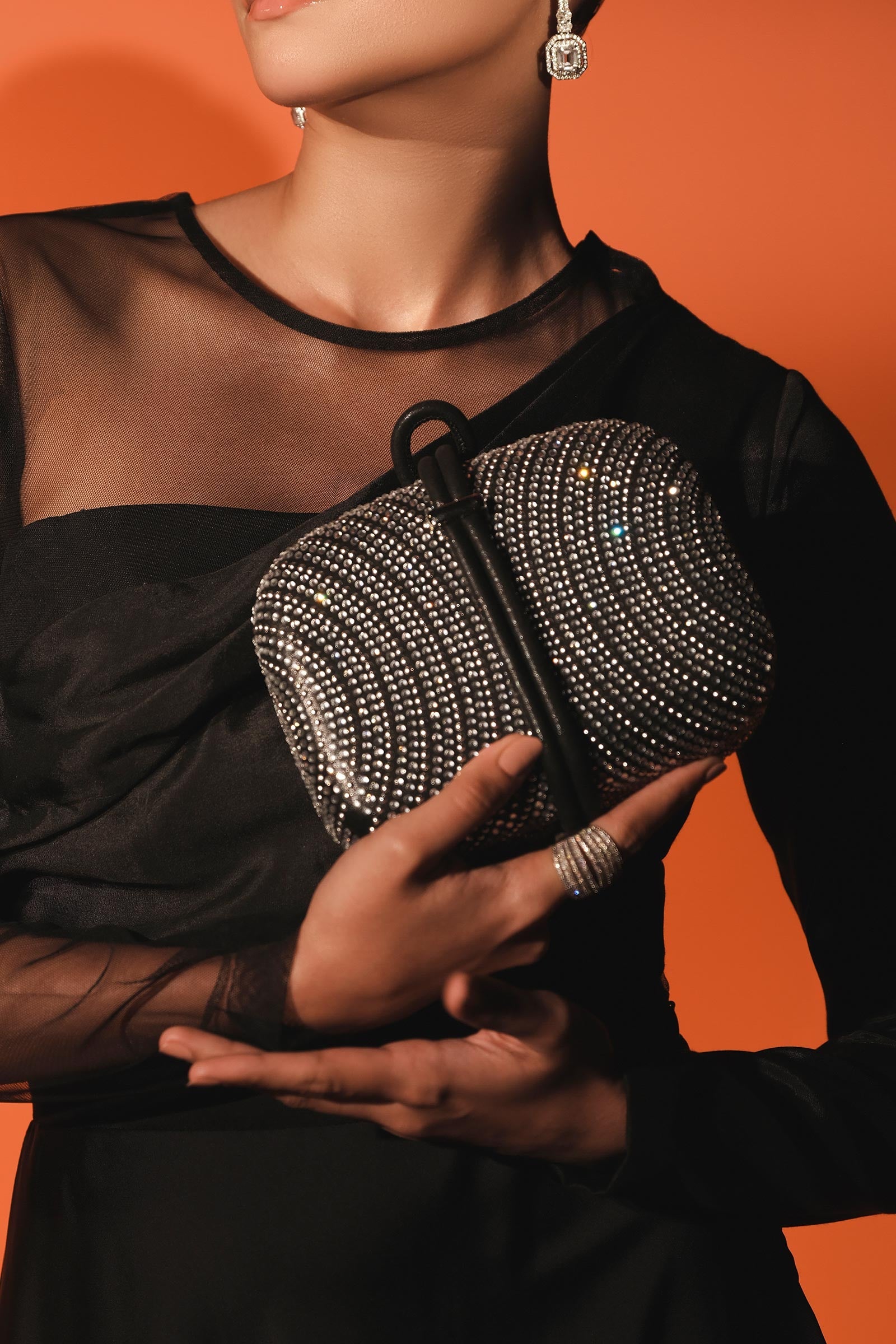 https://cdn.shopify.com/s/files/1/0620/8788/9062/files/MBG-W24-11BlackSilverCloseup_A.jpg?v=1731584962