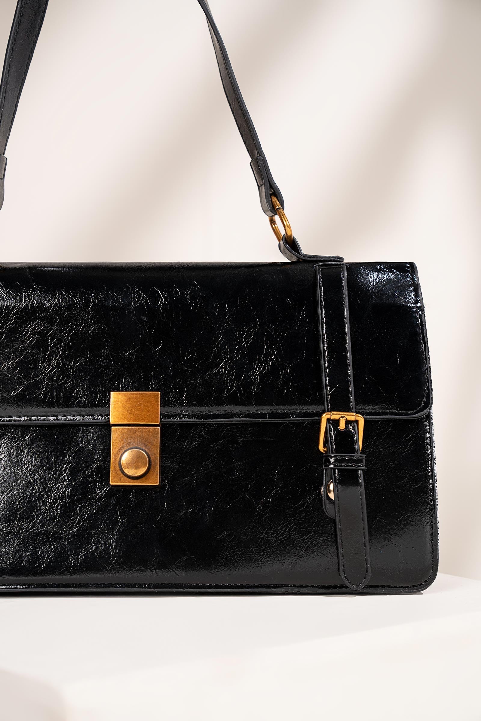 https://cdn.shopify.com/s/files/1/0620/8788/9062/files/MBG-W25-01BlackCloseup_D.jpg?v=1760699378