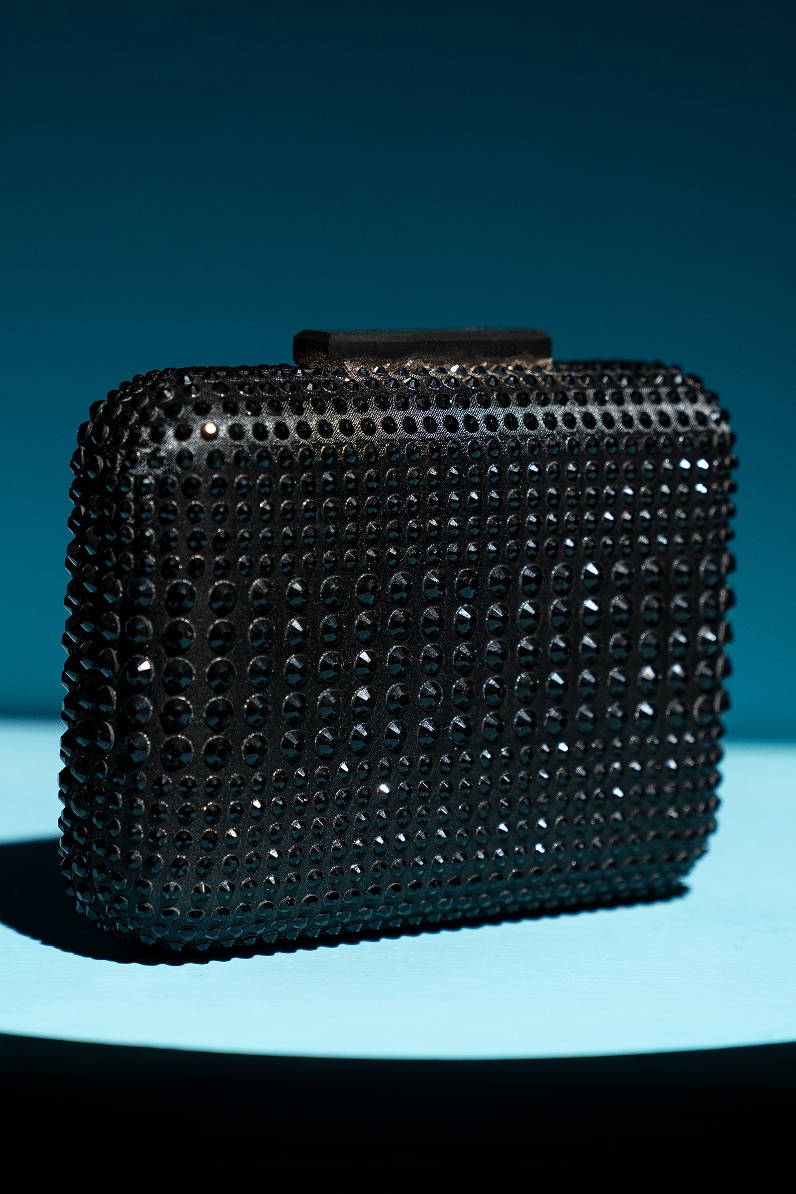 https://cdn.shopify.com/s/files/1/0620/8788/9062/files/MBG-W25-10BlackSide_B.jpg?v=1762953478