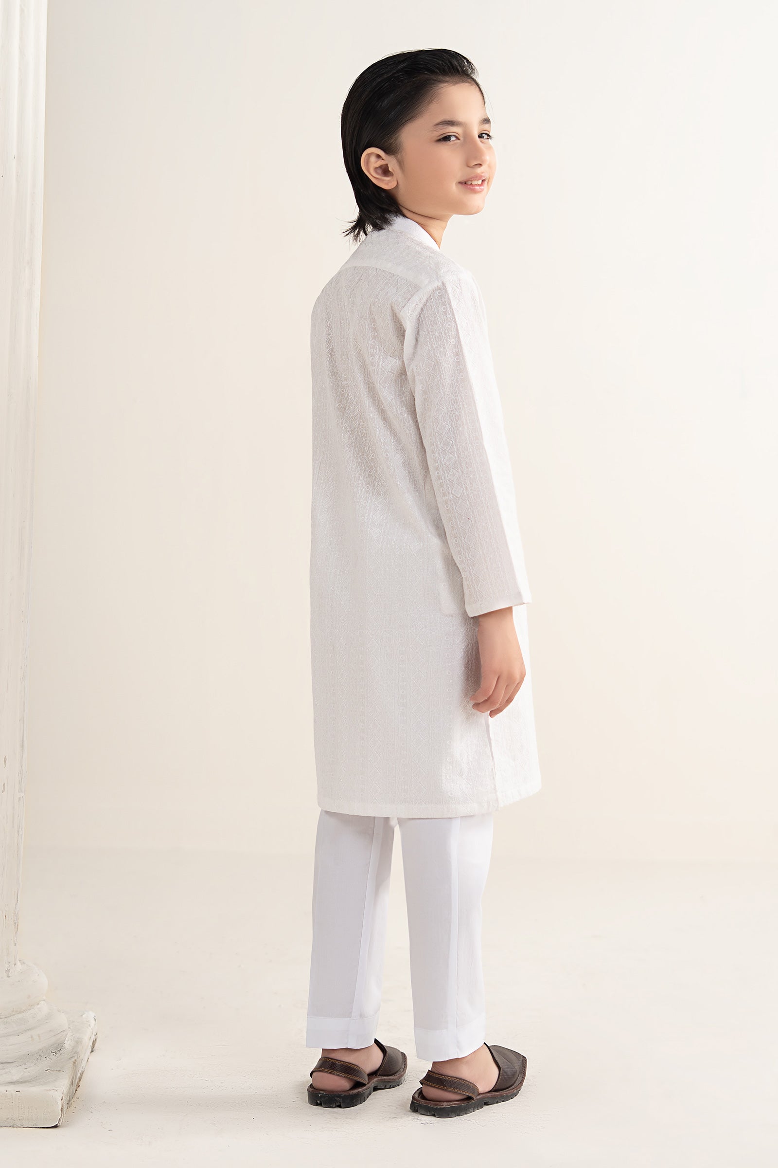 https://cdn.shopify.com/s/files/1/0620/8788/9062/files/MBKKR-SS26-35WhiteBack_D.jpg?v=1776948885