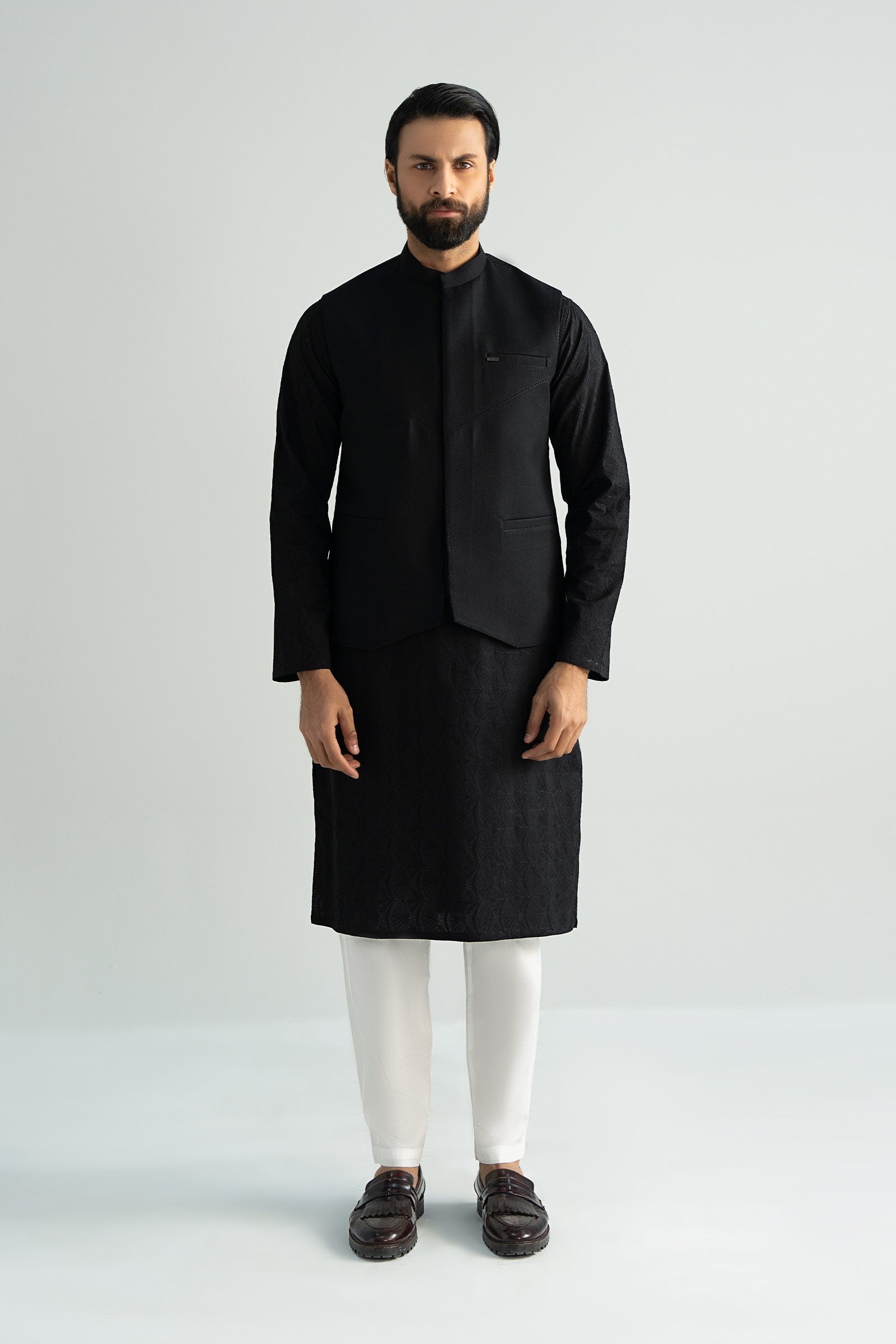 https://cdn.shopify.com/s/files/1/0620/8788/9062/files/MBM-WC25-01BlackFront_A_1.jpg?v=1741695398