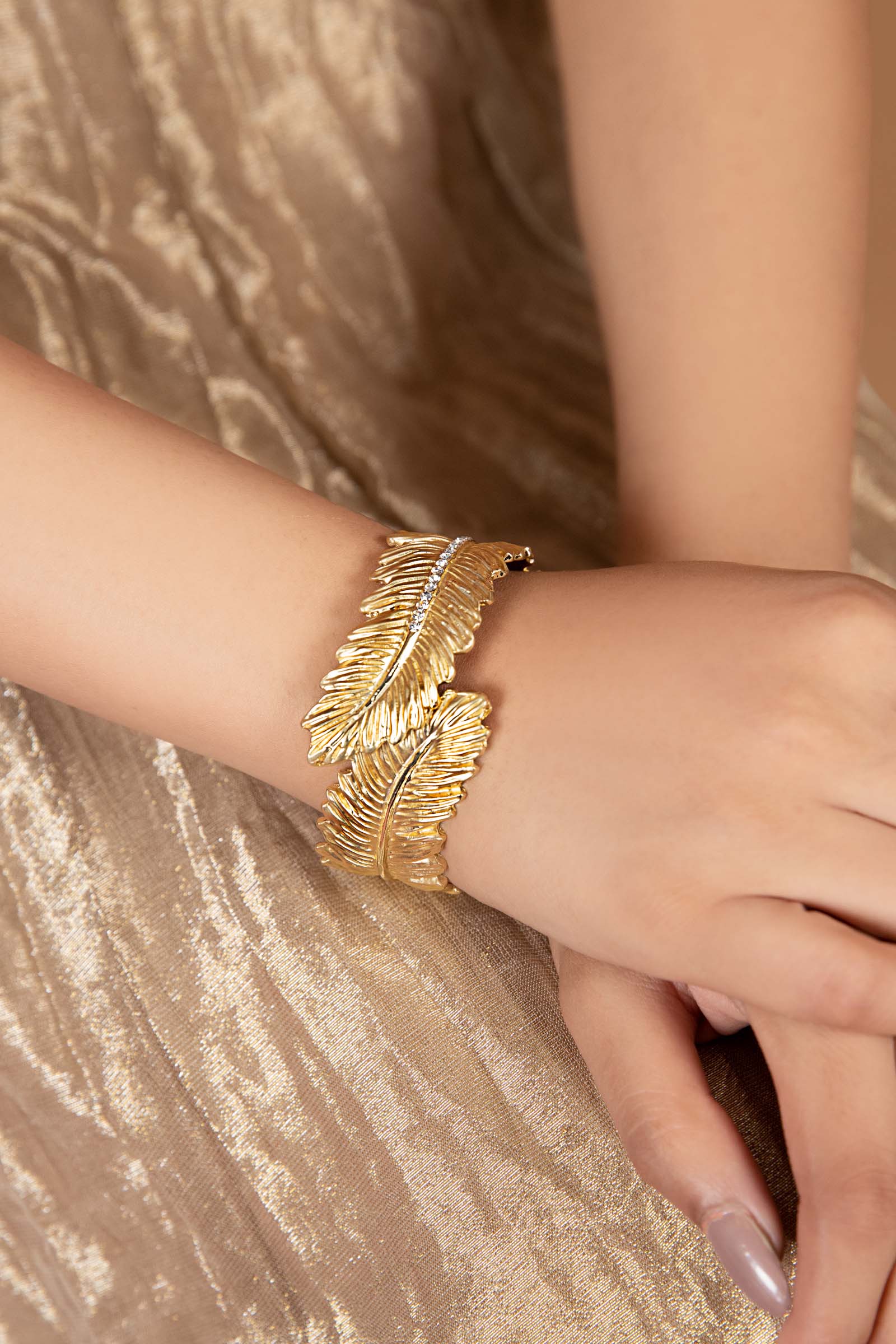 https://cdn.shopify.com/s/files/1/0620/8788/9062/files/MBRW23-1.jpg?v=1700567393