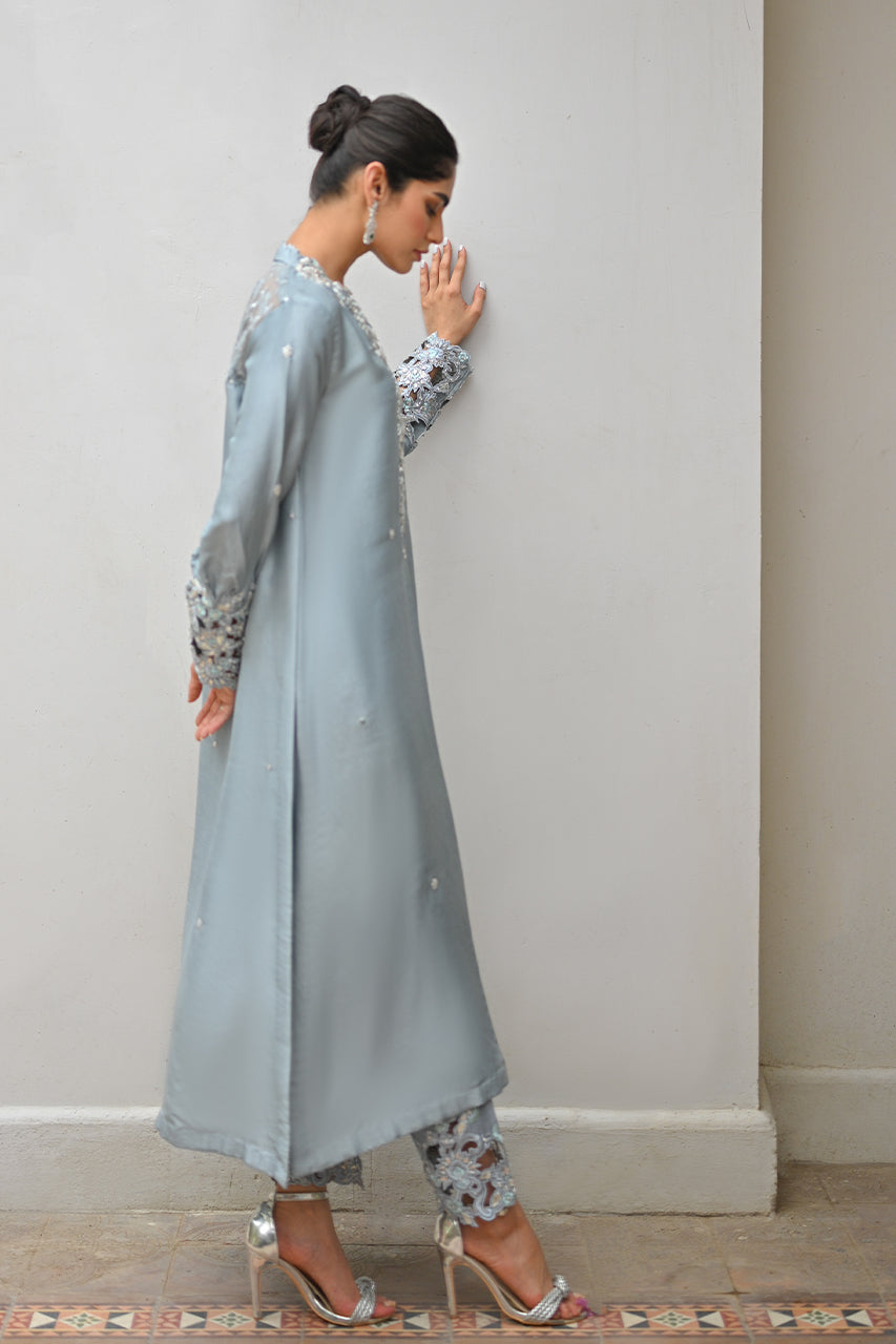 https://cdn.shopify.com/s/files/1/0567/2953/4537/files/MEHLUMSADRIWALAXNF23FORMALS-2.jpg?v=1753519750