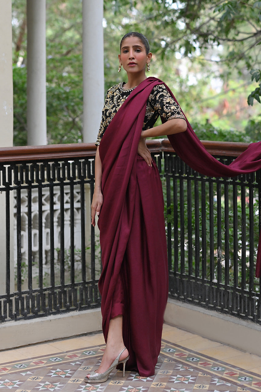 https://cdn.shopify.com/s/files/1/0567/2953/4537/files/MEHLUMSADRIWALAXNF23FORMALS-84.jpg?v=1753519738