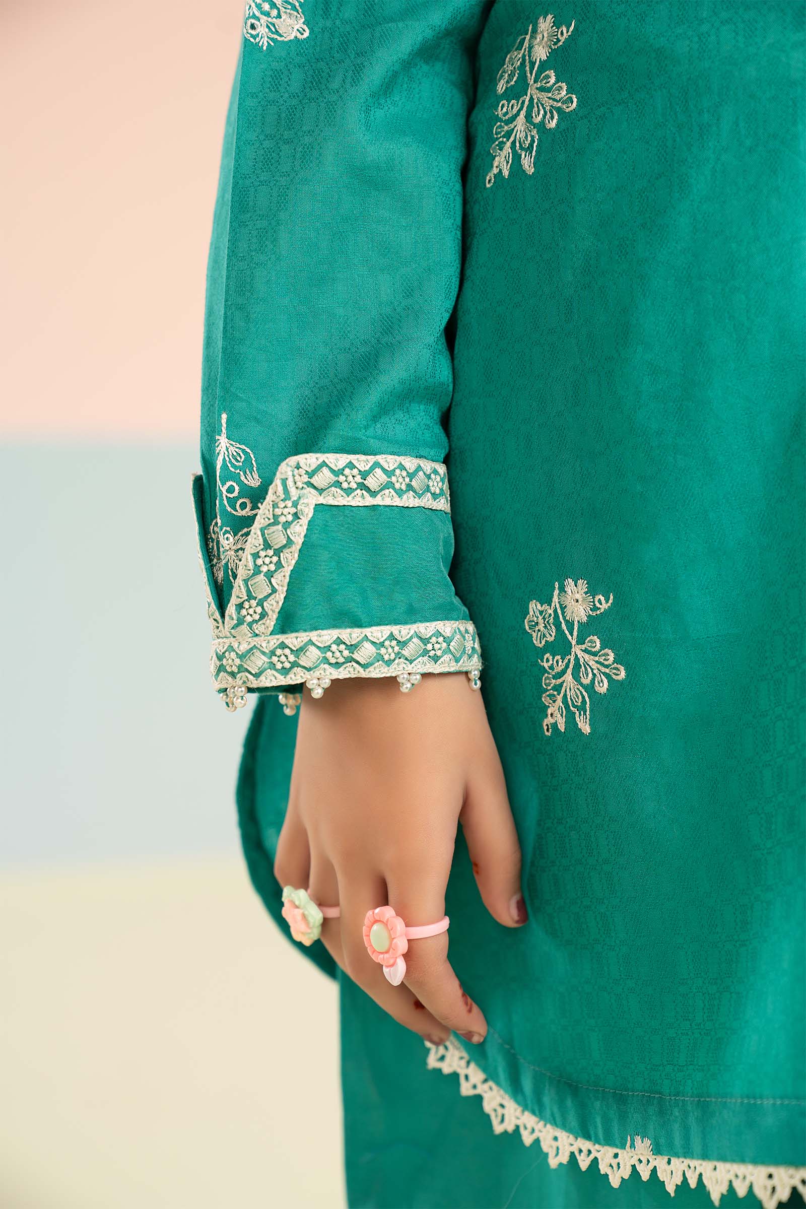 https://cdn.shopify.com/s/files/1/0620/8788/9062/files/MKDEF2601GreenCloseup_F.jpg?v=1768985140