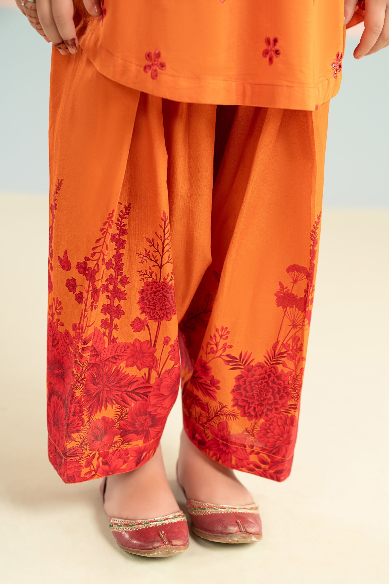 https://cdn.shopify.com/s/files/1/0620/8788/9062/files/MKDEF2630OrangeCloseup_J.jpg?v=1768807578