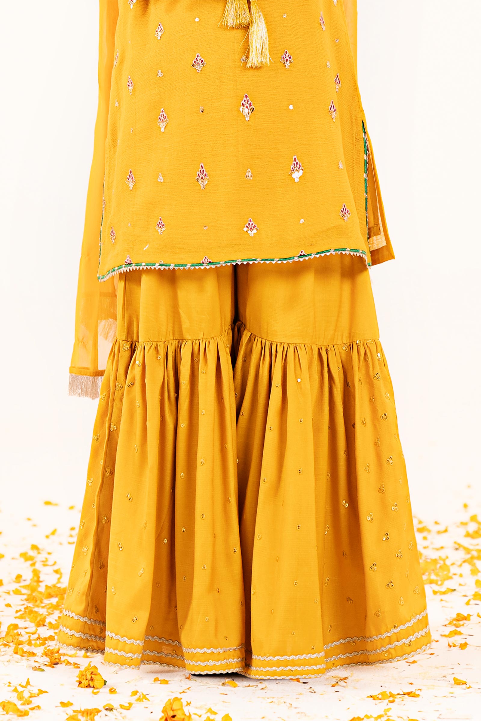 https://cdn.shopify.com/s/files/1/0620/8788/9062/files/MKSEF2605MustardCloseup_G_d7e5dba6-1678-4408-81ab-e4e47ee3b6af.jpg?v=1776948731
