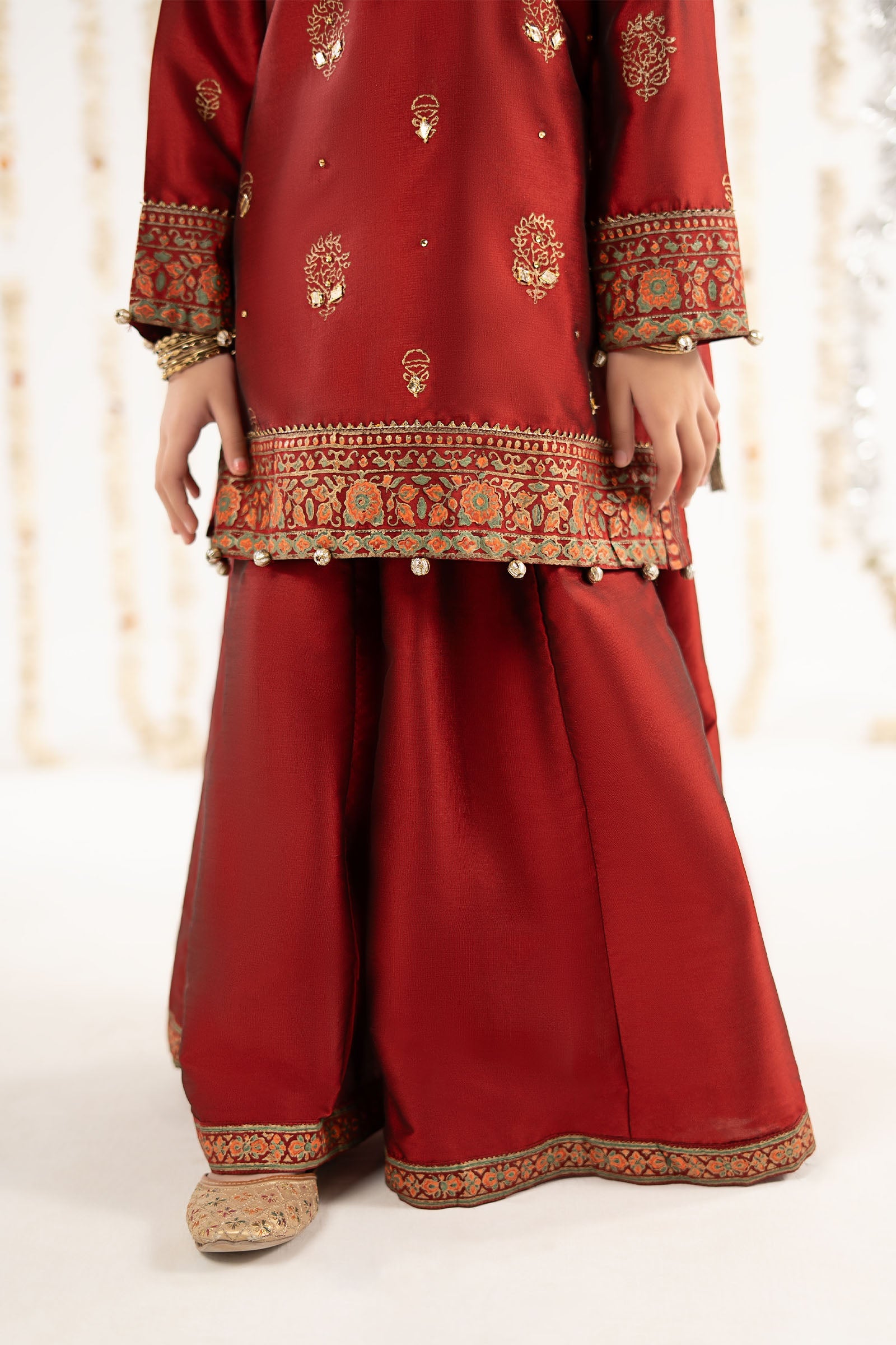 https://cdn.shopify.com/s/files/1/0620/8788/9062/files/MKSEF2646MaroonCloseup_I.jpg?v=1771687392