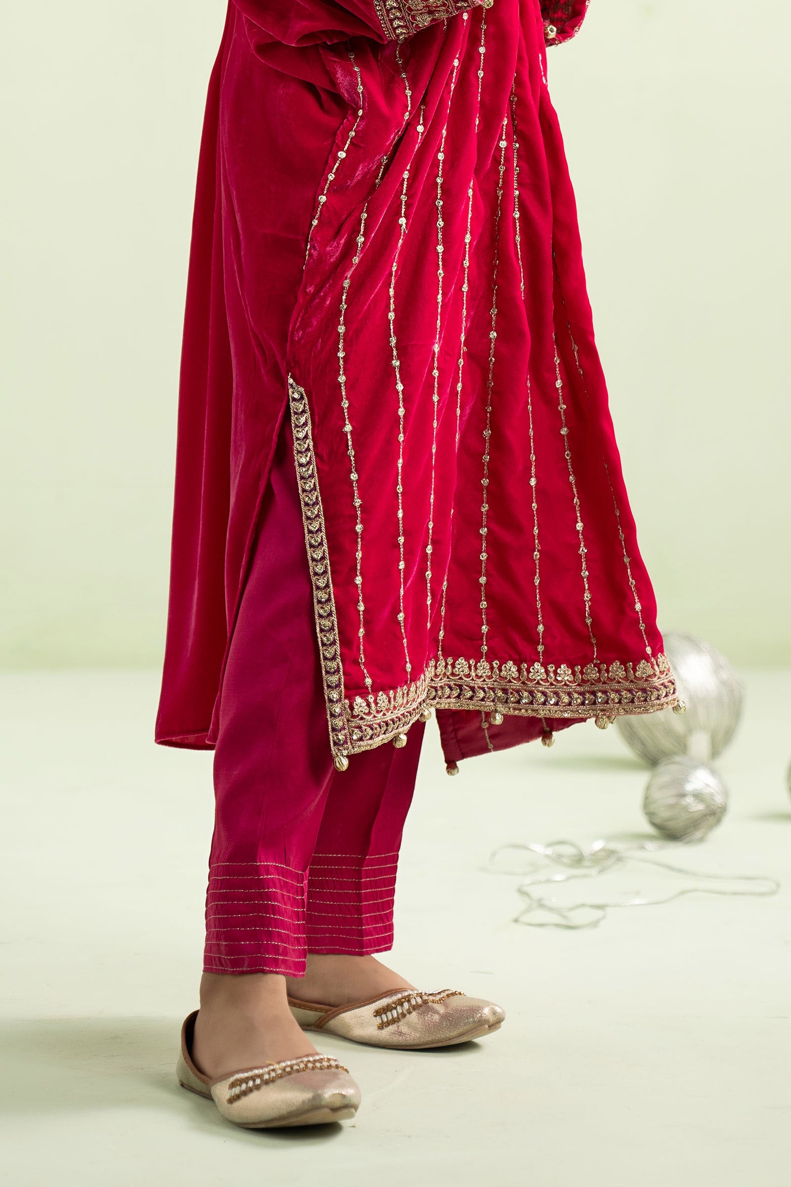https://cdn.shopify.com/s/files/1/0620/8788/9062/files/MKSW2503PinkCloseup_G.jpg?v=1758027375