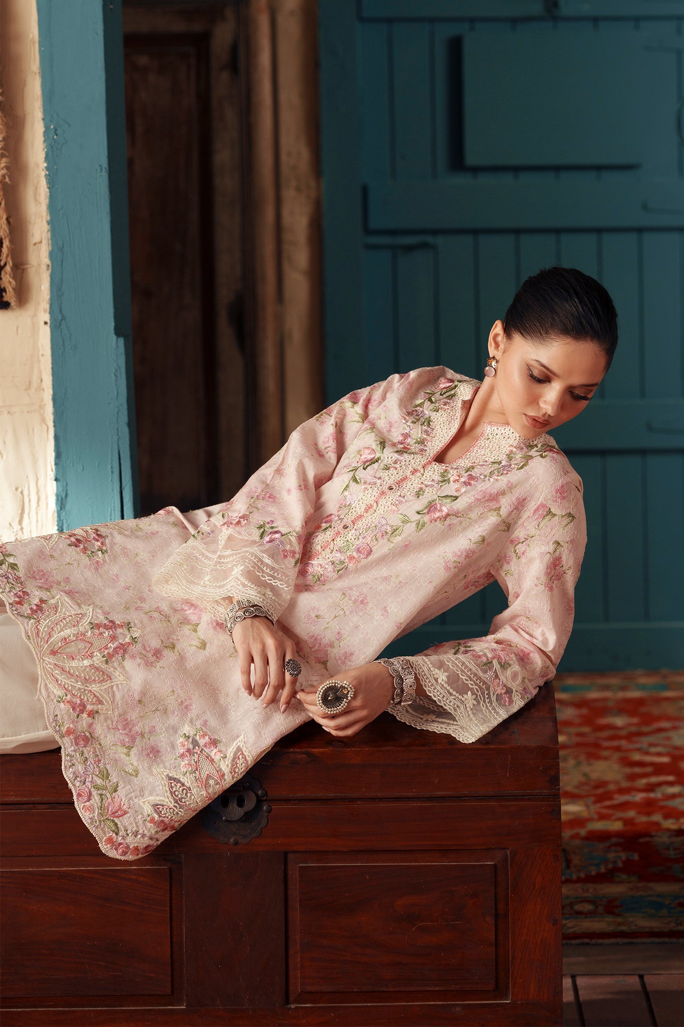 EMBROIDERED SUIT (E4412/103/316)