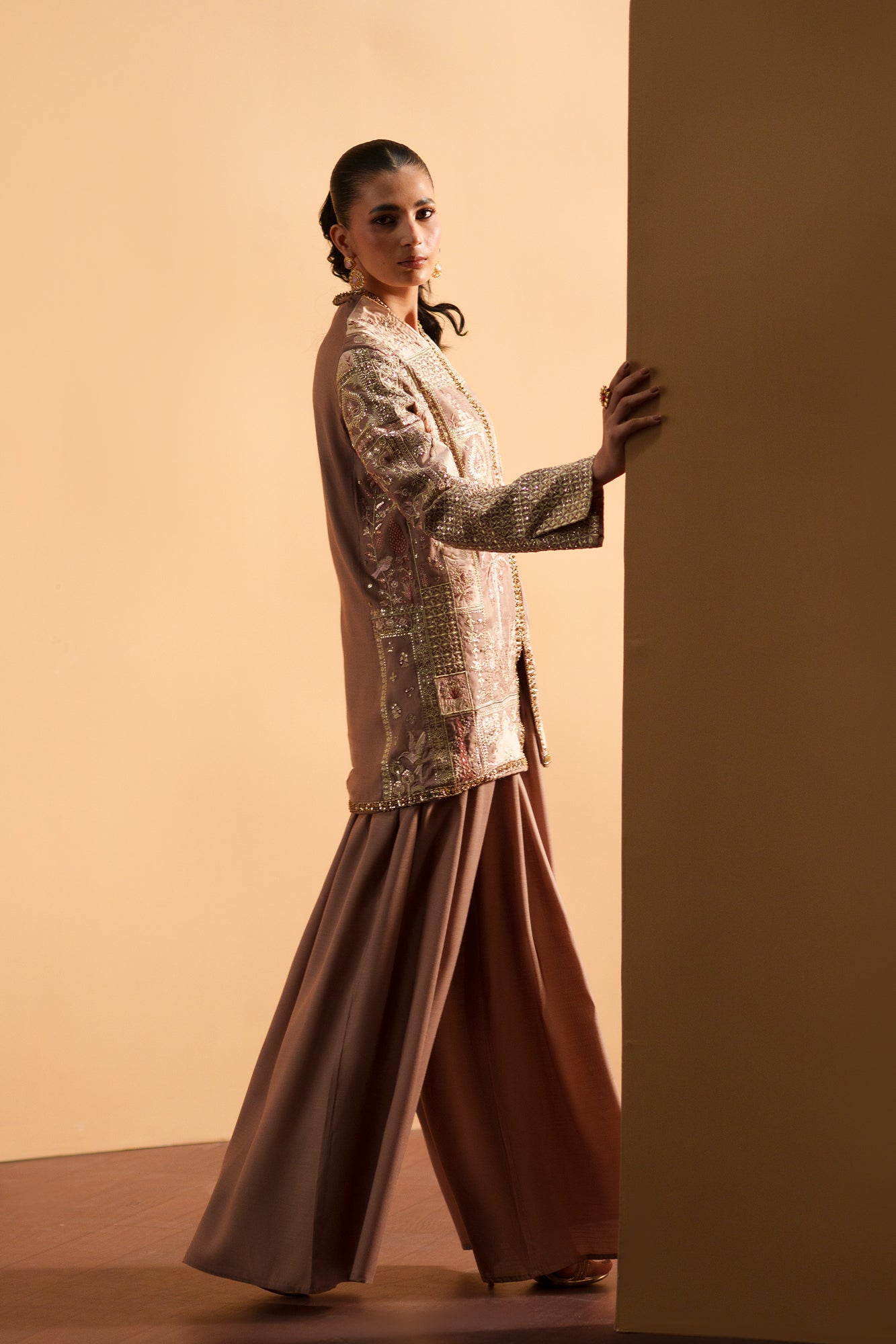 EMBROIDERED SUIT (E1148/104/806)