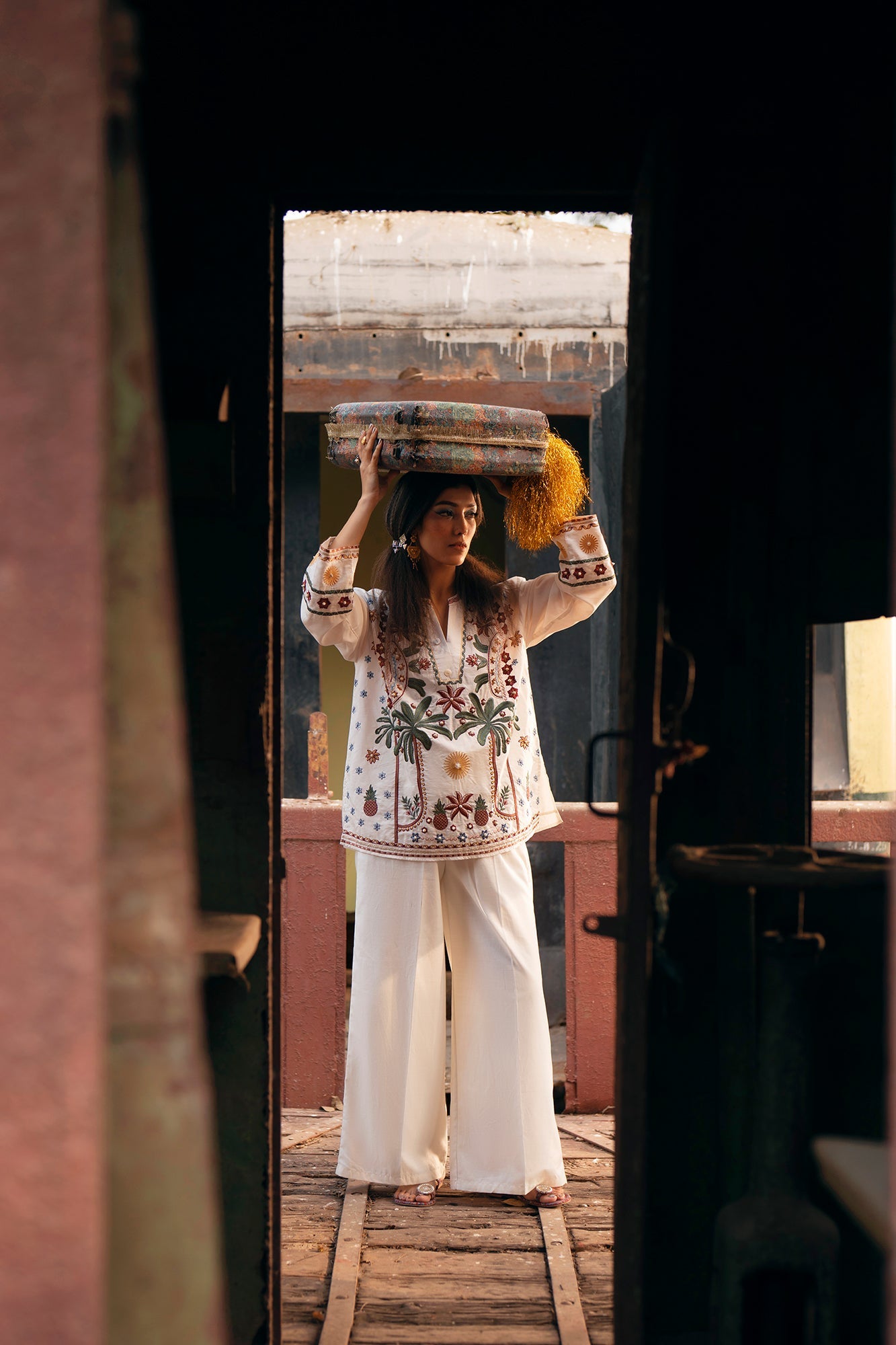 EMBROIDERED SHIRT (E0713/119/002)